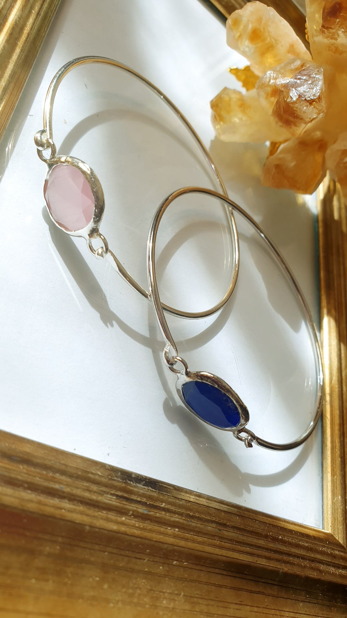 Bracciali di ottone argentato con occhio di gatto