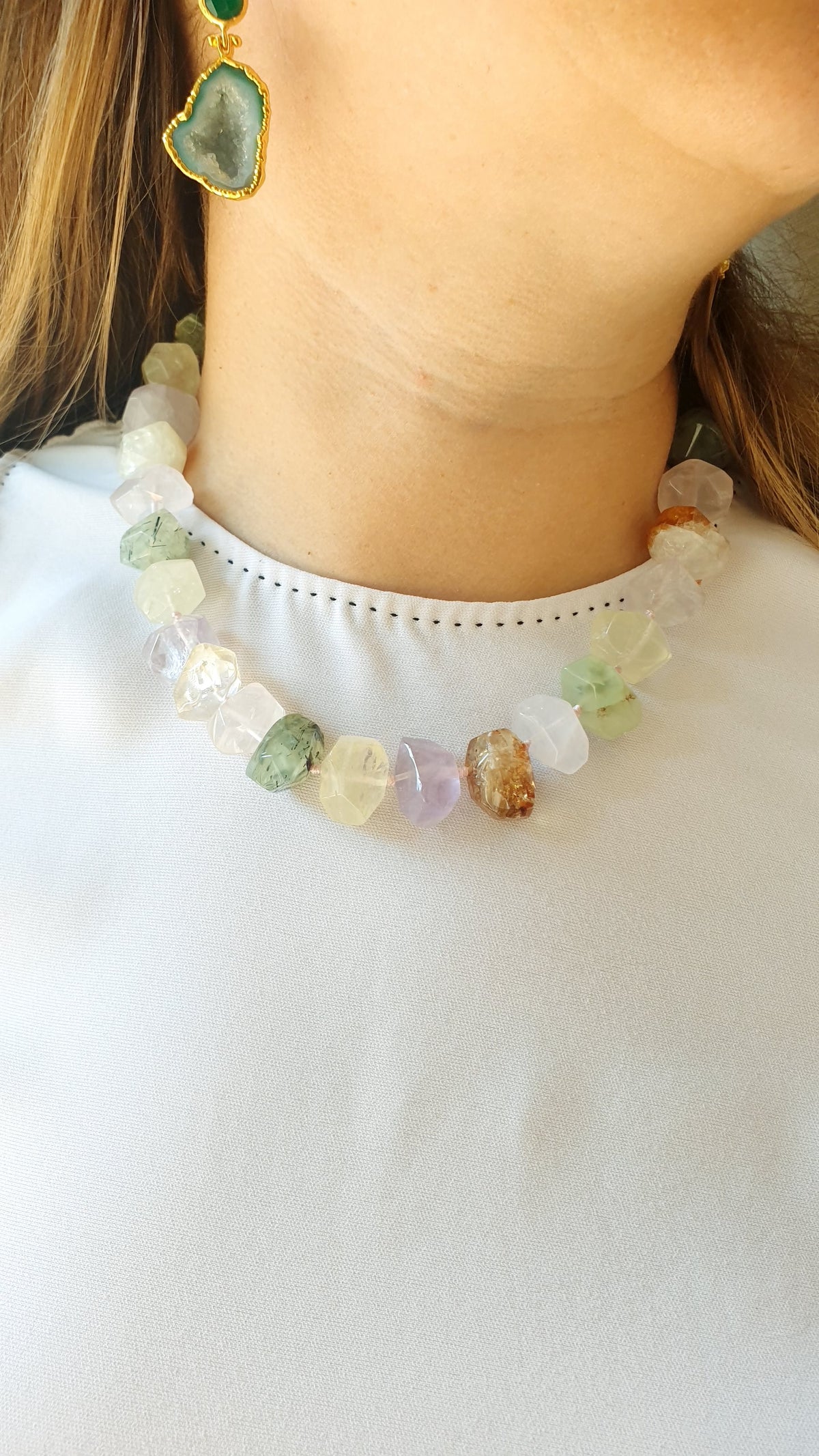 Collana con pietre dure
