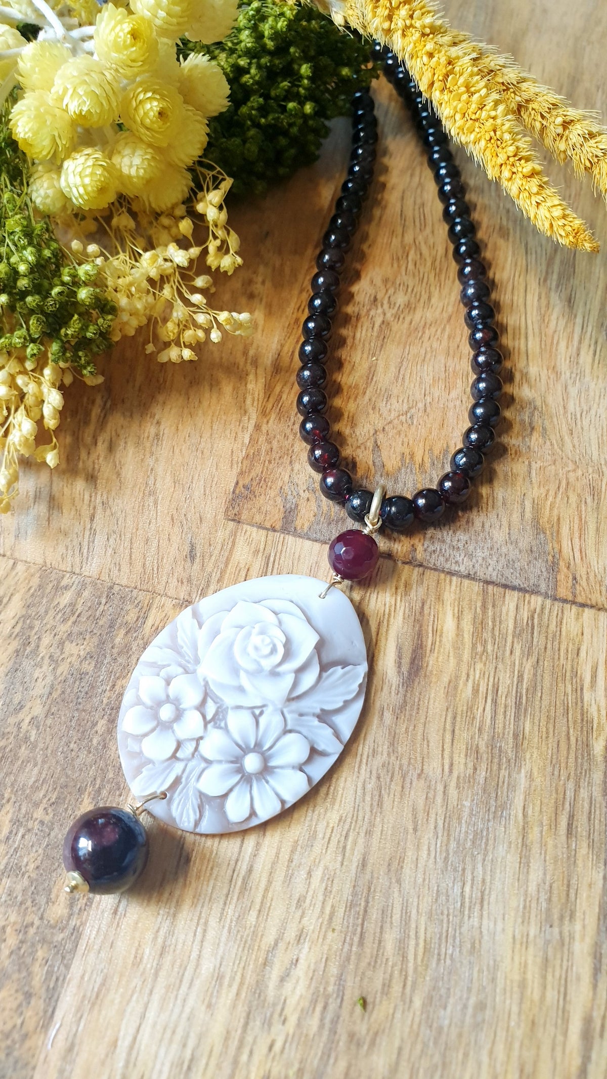 Girocollo in argento con granato, grande cammeo originale