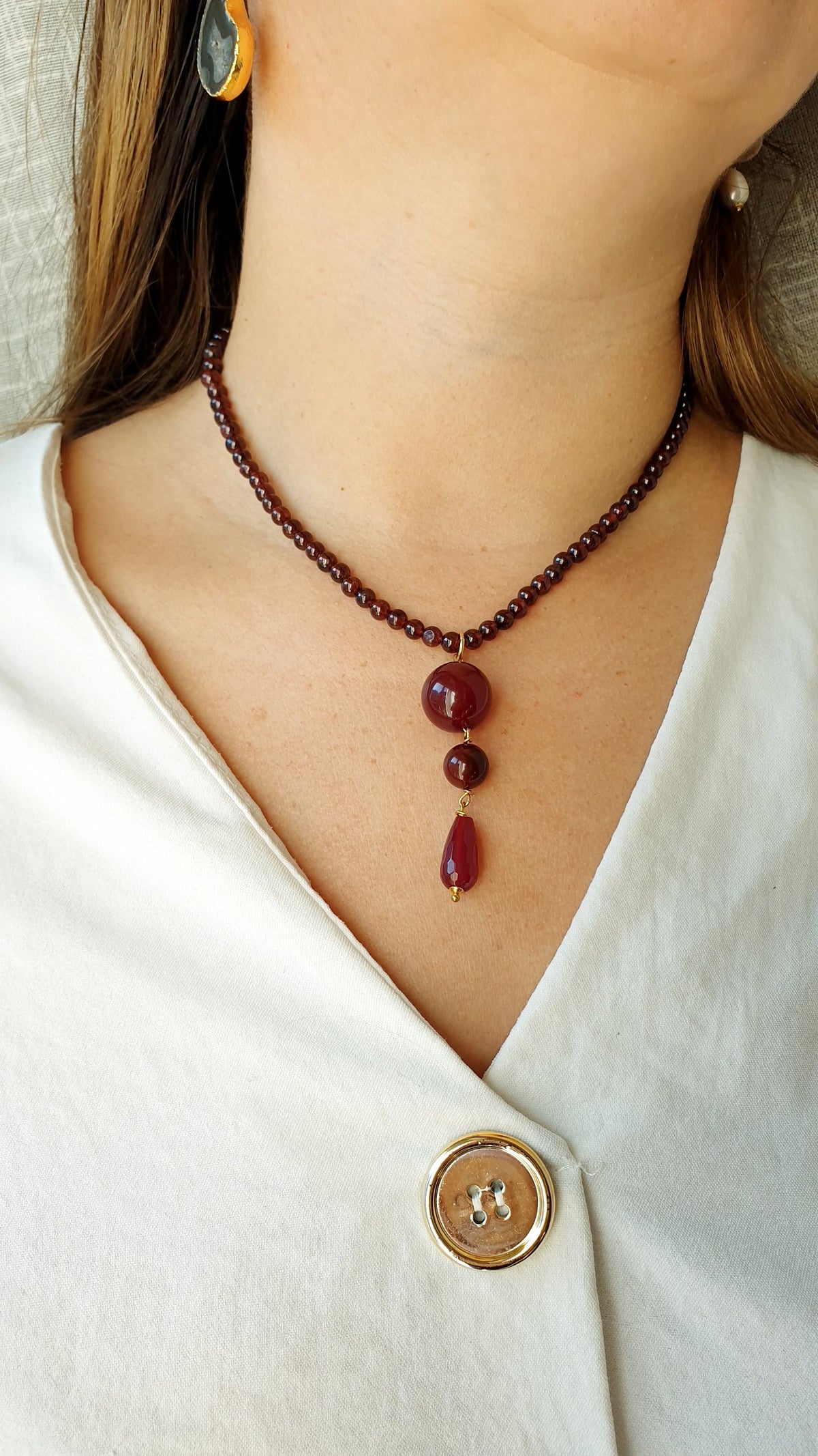 Girocollo in sfere di agata burgundy con pendente in giada burgundy