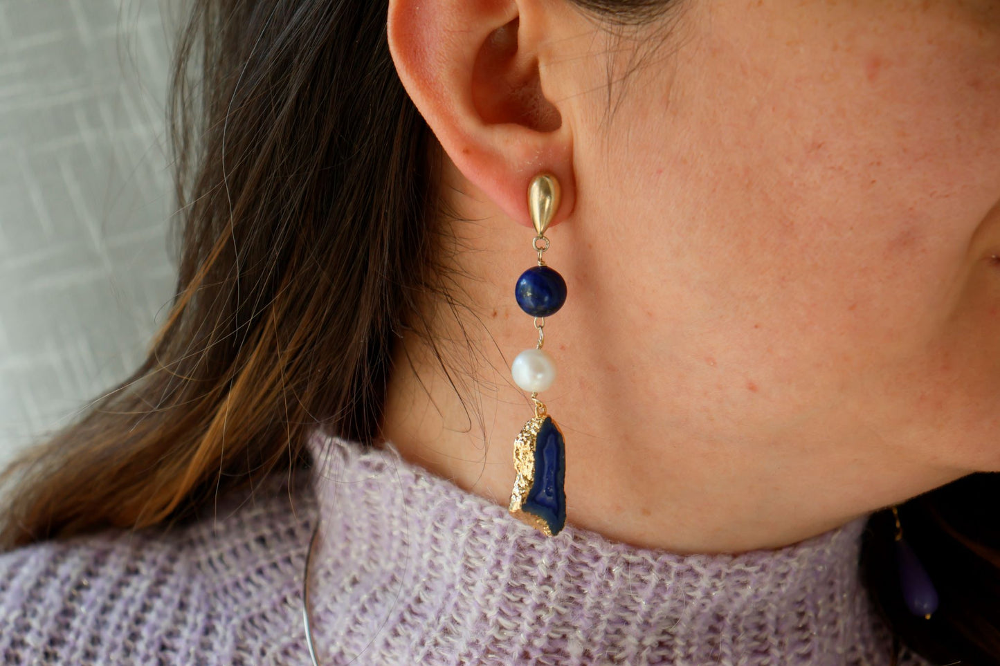 Lunghi orecchini in argento con drusa, lapis e perle