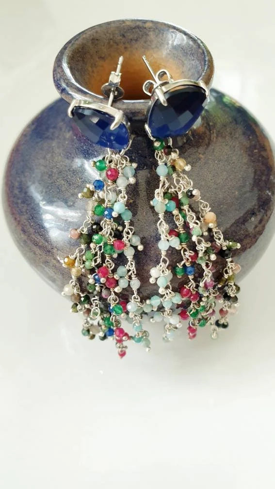 Lunghi orecchini con occhio di gatto, tormaline, acquamarina, ruby zoisite.