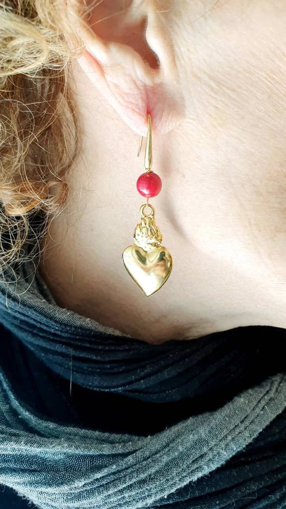 Orecchini cuore dorato e corallo bamboo.