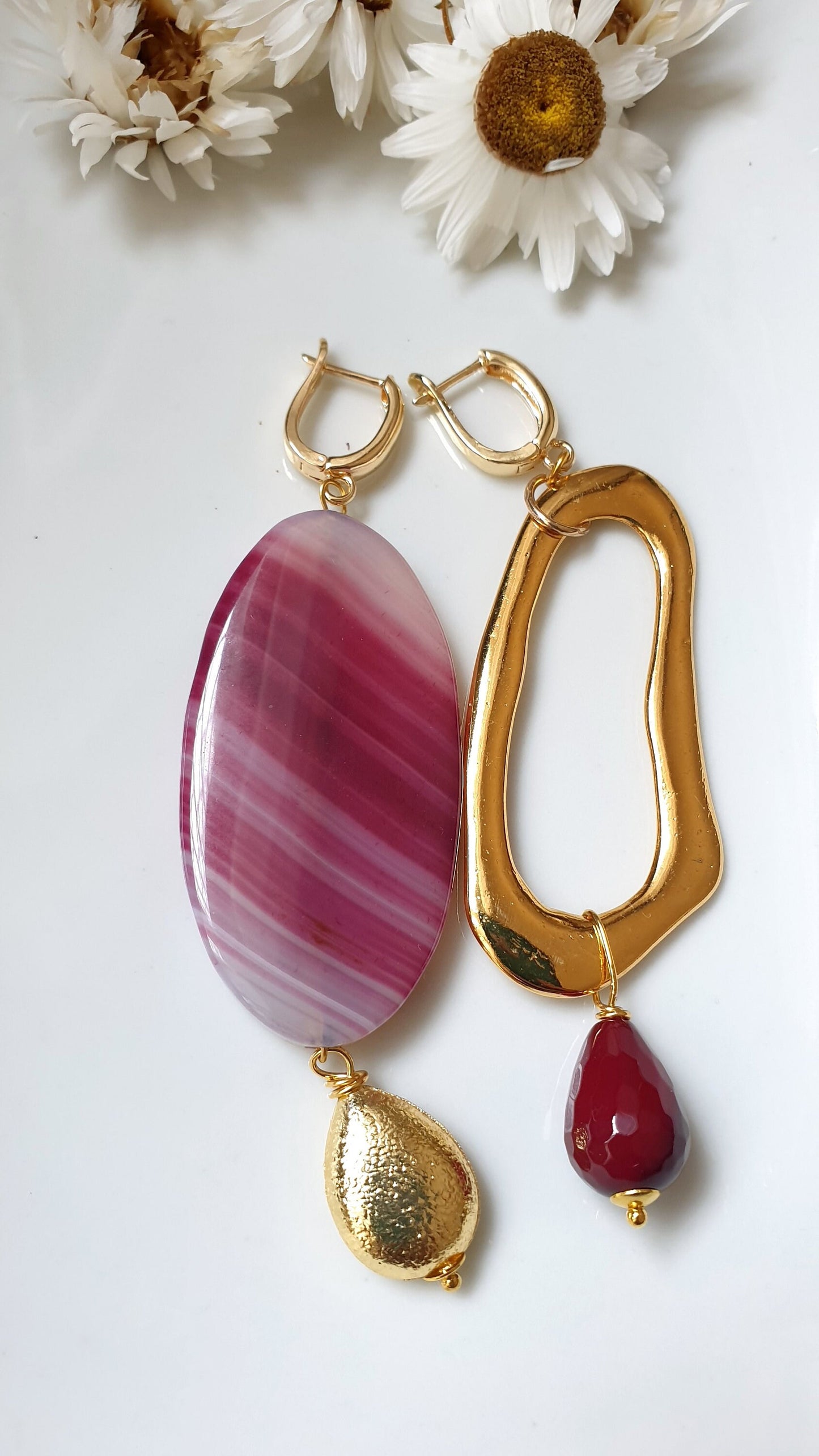 Long earrings with burgundy agathe