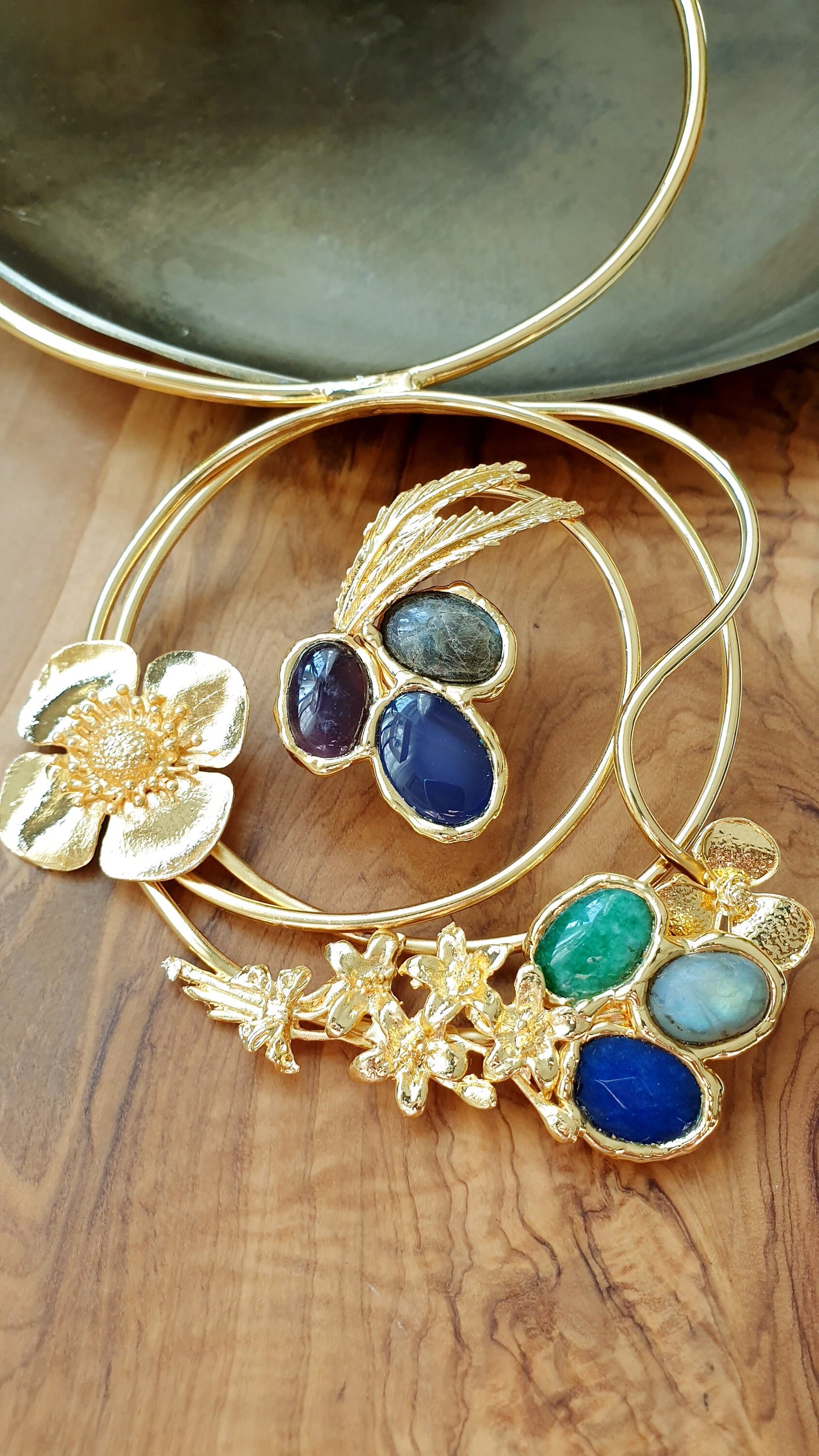 Gold plated necklace with hard stones.