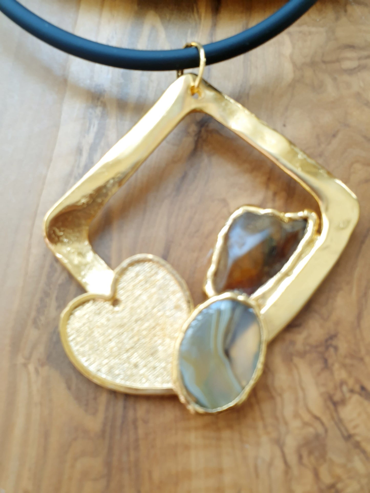 Collana placcata oro con ambra e agata.