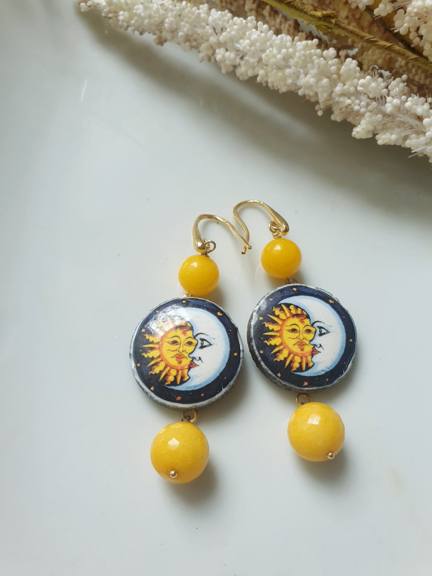 Orecchini in argento con ceramica di Caltagirone e giade.