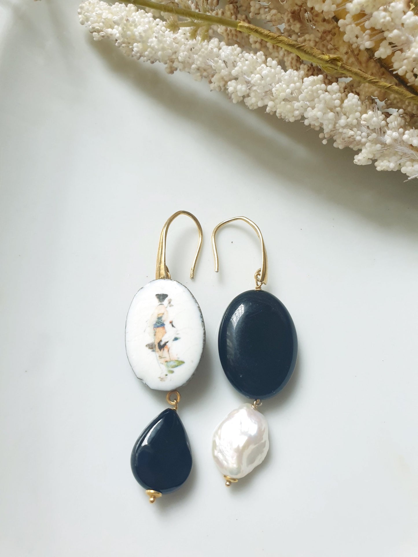 Orecchini in argento con ceramica di Caltagirone e onice.