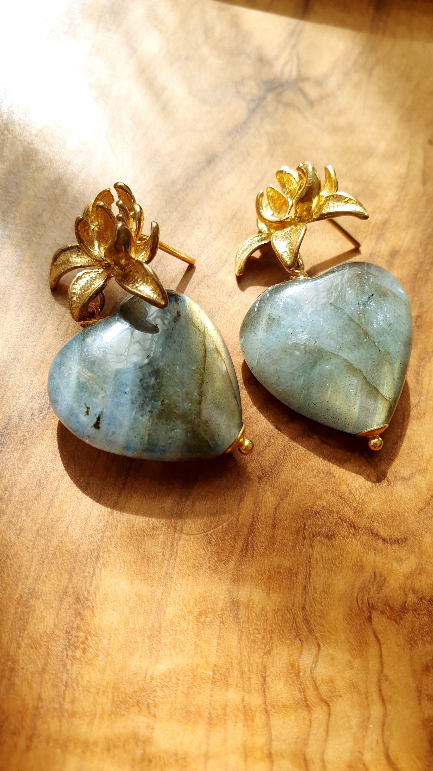 Orecchini in ottone con labradorite
