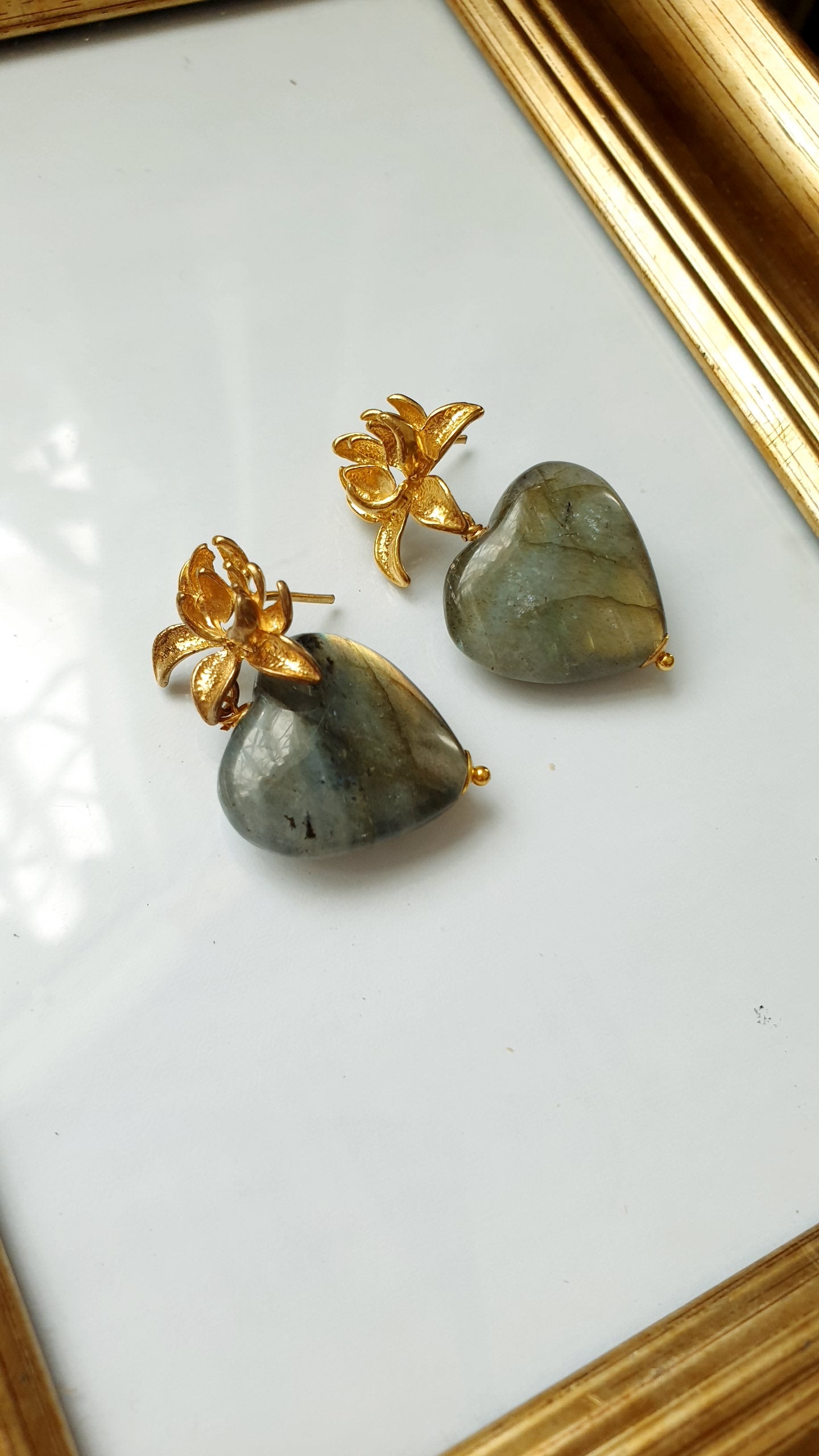 Orecchini in ottone con labradorite