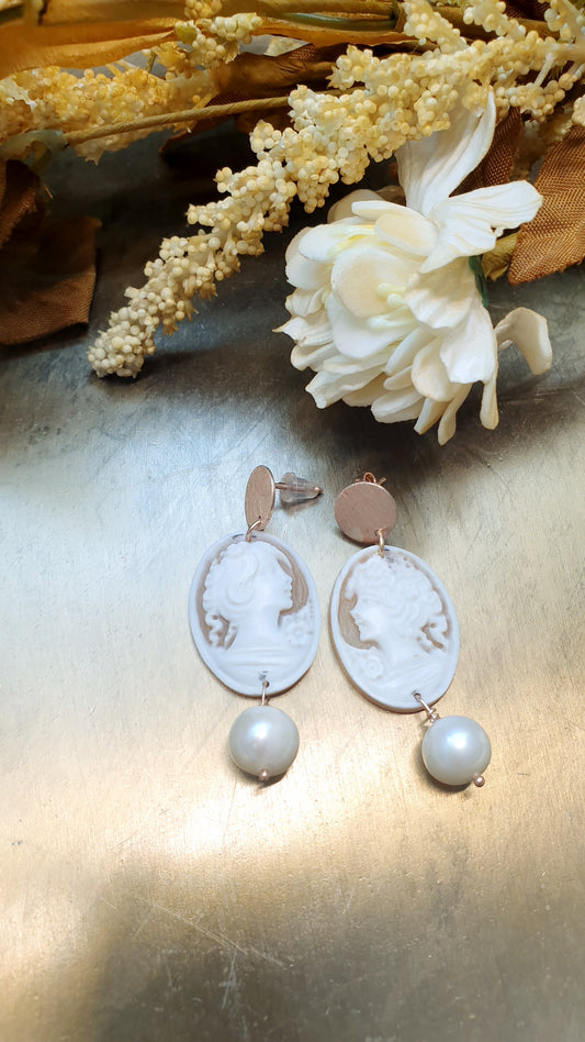 Orecchini in argento con cammeo e perle