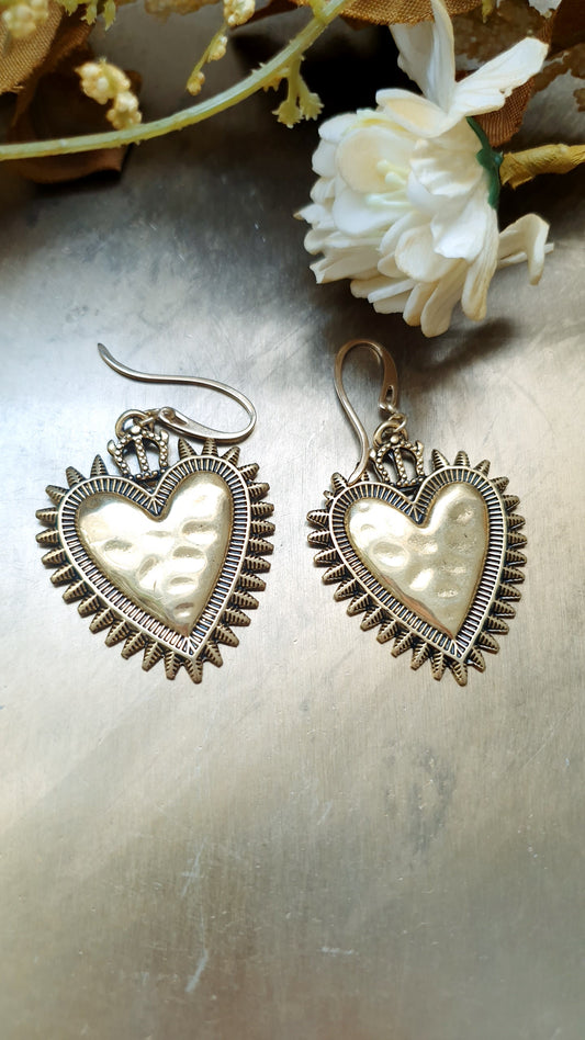 Orecchini in ottone con cuore sacro