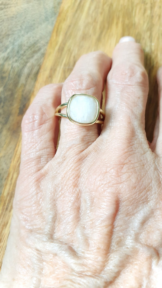 Anello regolabile con pietra di luna