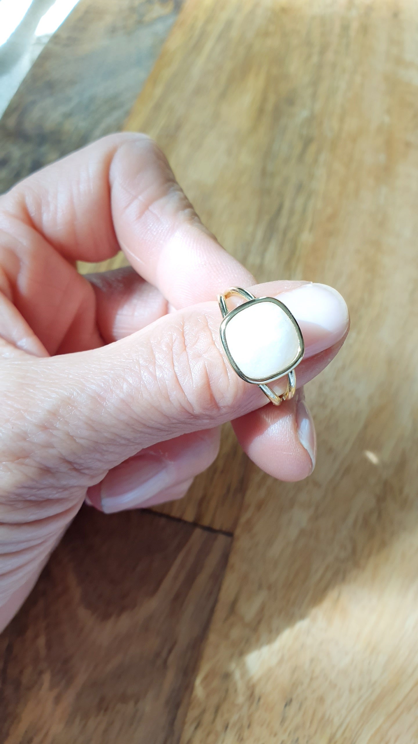 Anello regolabile con pietra di luna