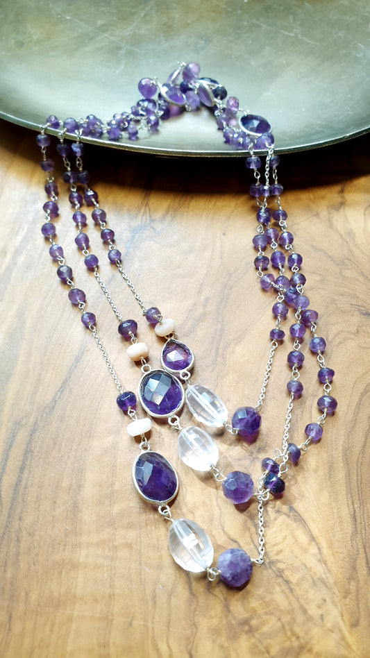 Lunga collana in argento con ametista, quarzo ialino, opale