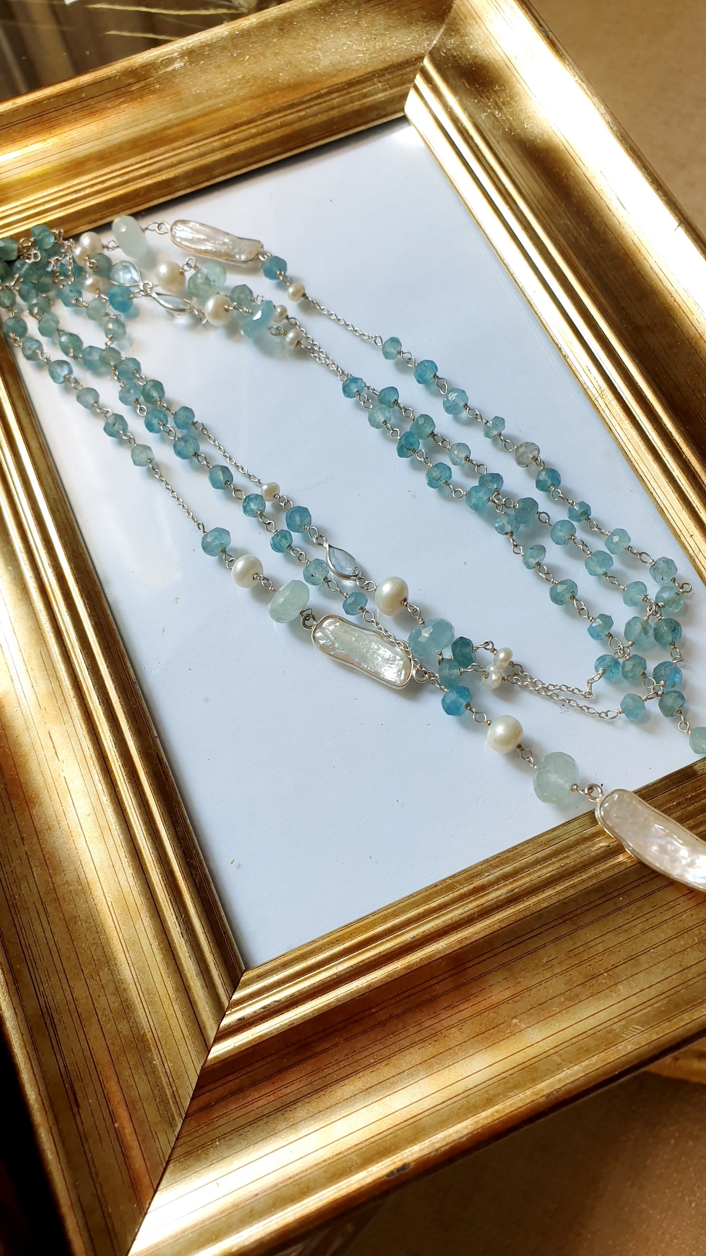 Lunga collana  in argento con angelite, acquamarina, perle, madreperle