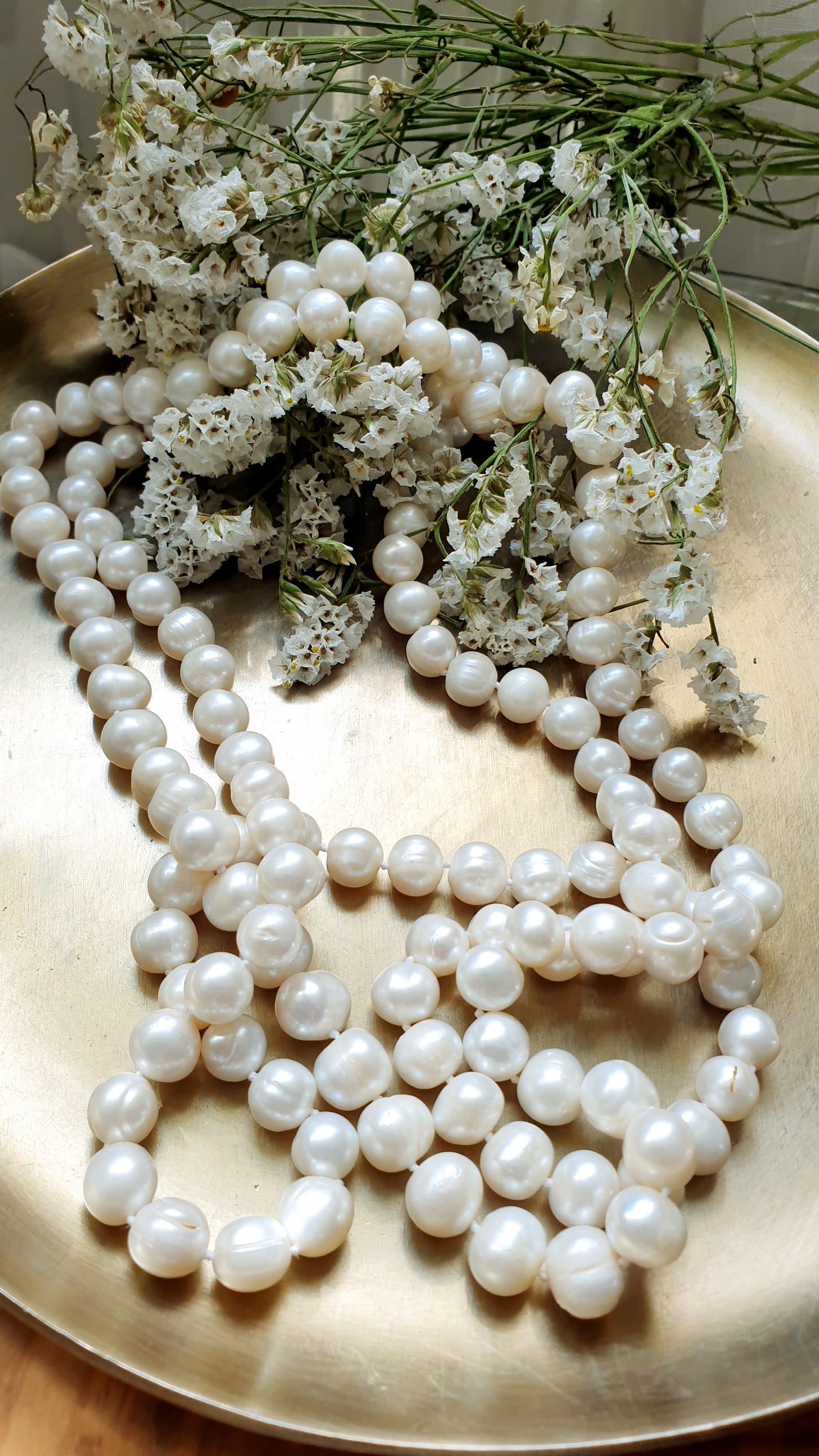 Lunga collana in perle di fiume