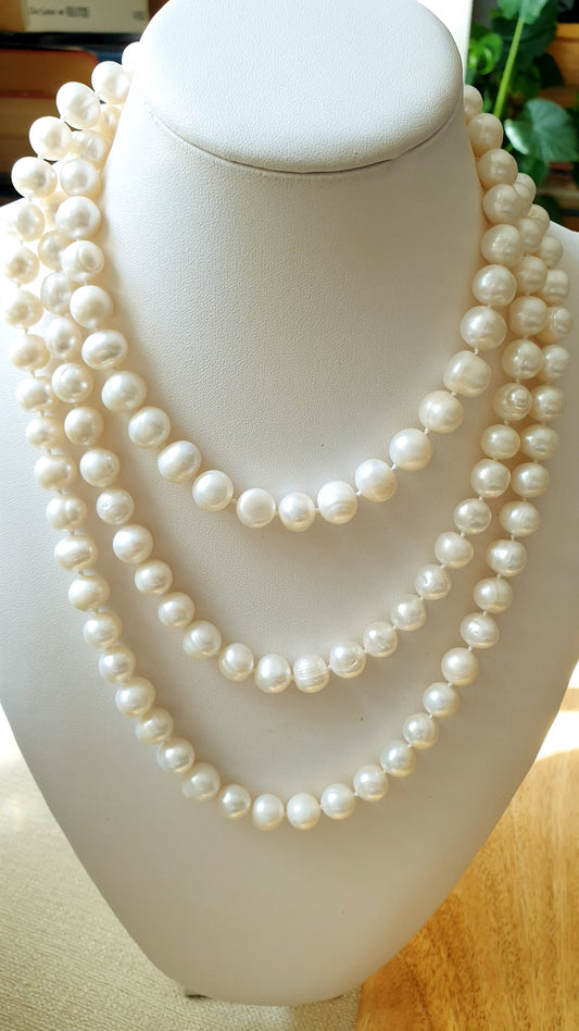 Lunga collana in perle di fiume