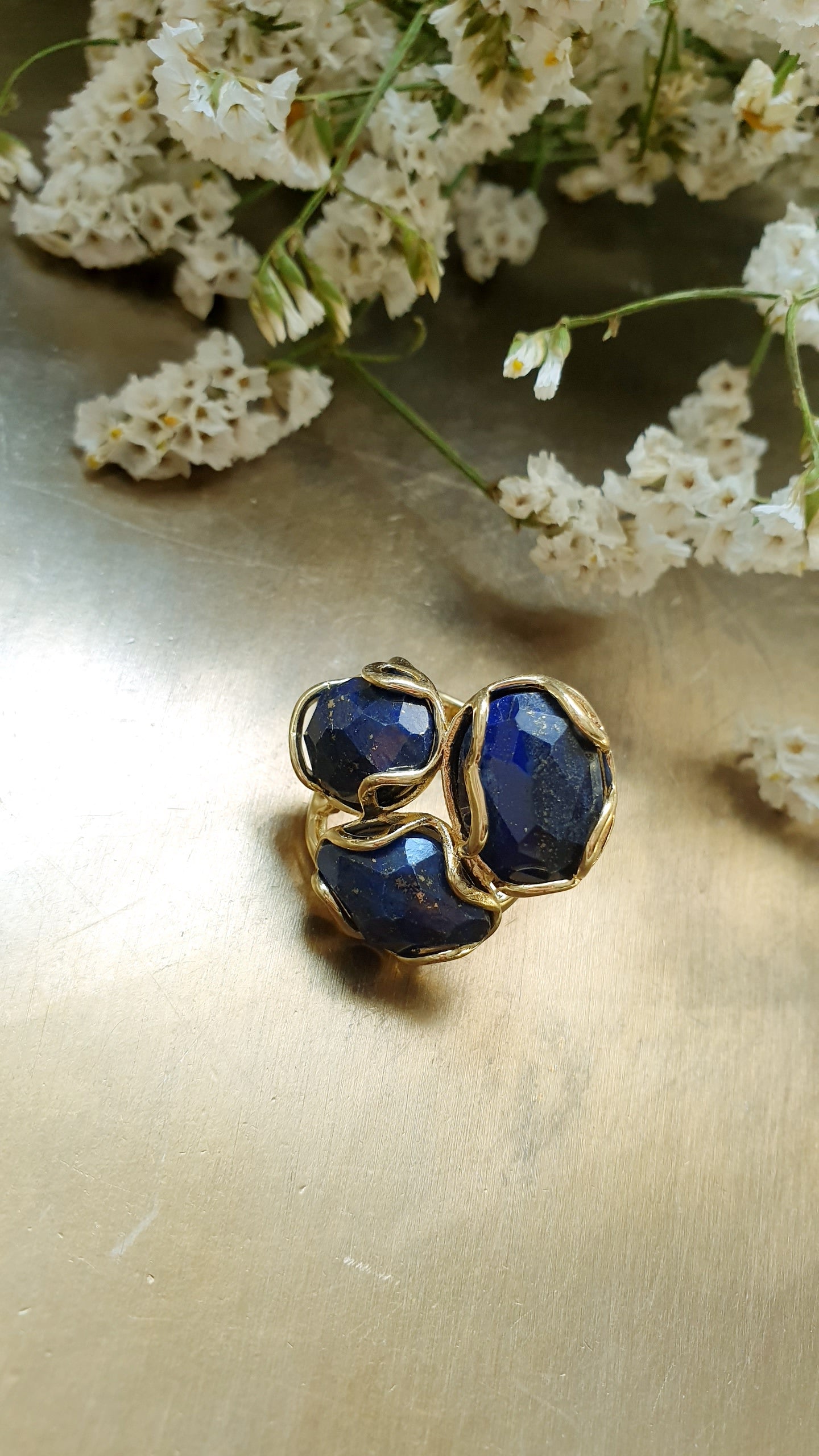 Anello regolabile in bronzo con lapislazzuli