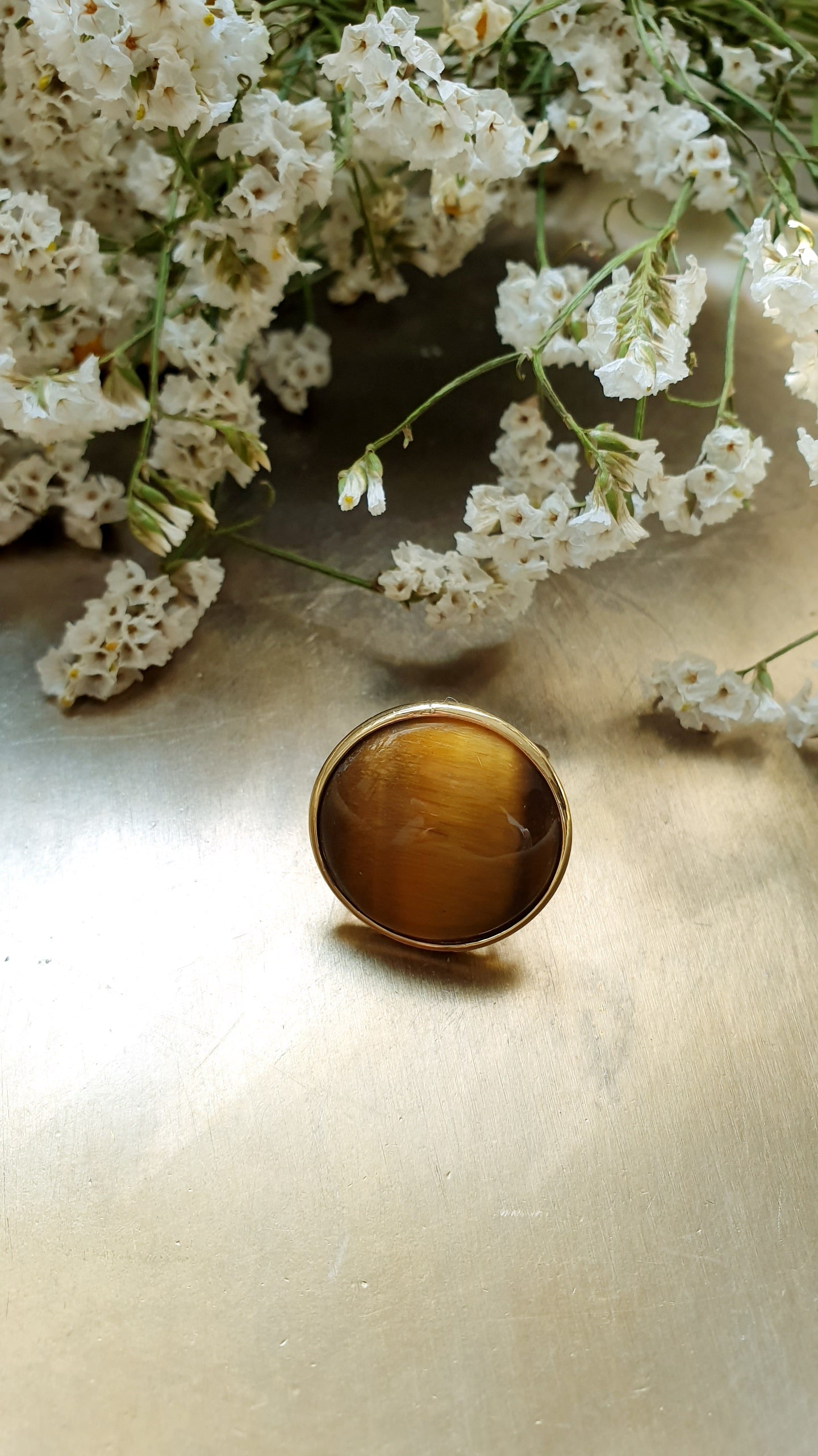 Anello regolabile in ottone con occhio di tigre