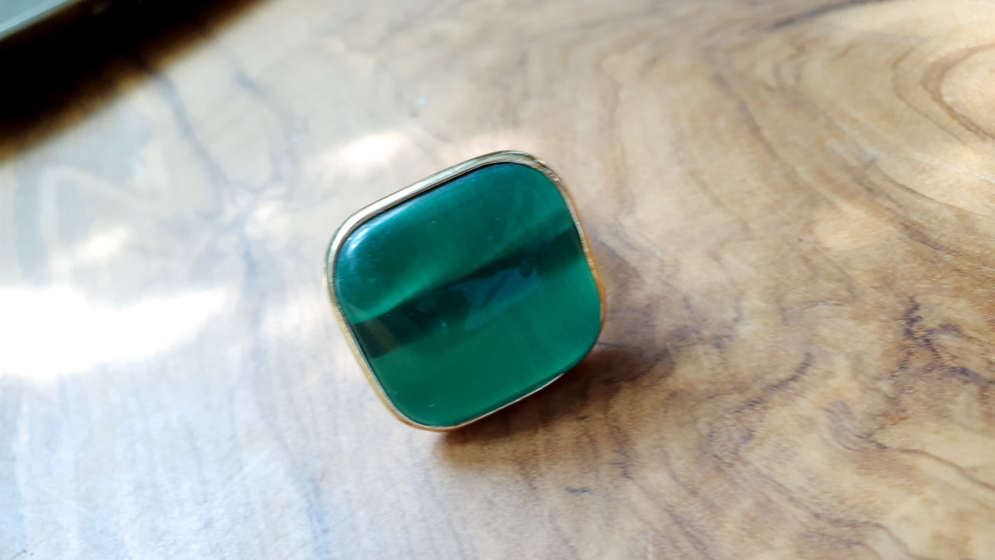 Anello regolabile con occhio di gatto verde