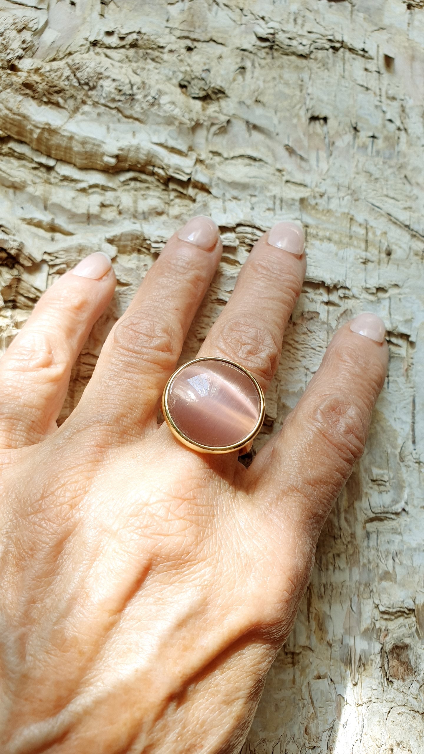Anello regolabile con occhio di gatto rosa antico