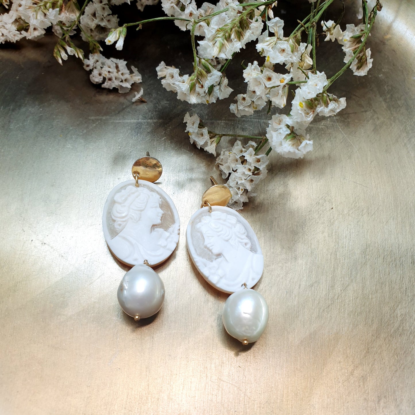 Orecchini in argento con grandi perle barocche