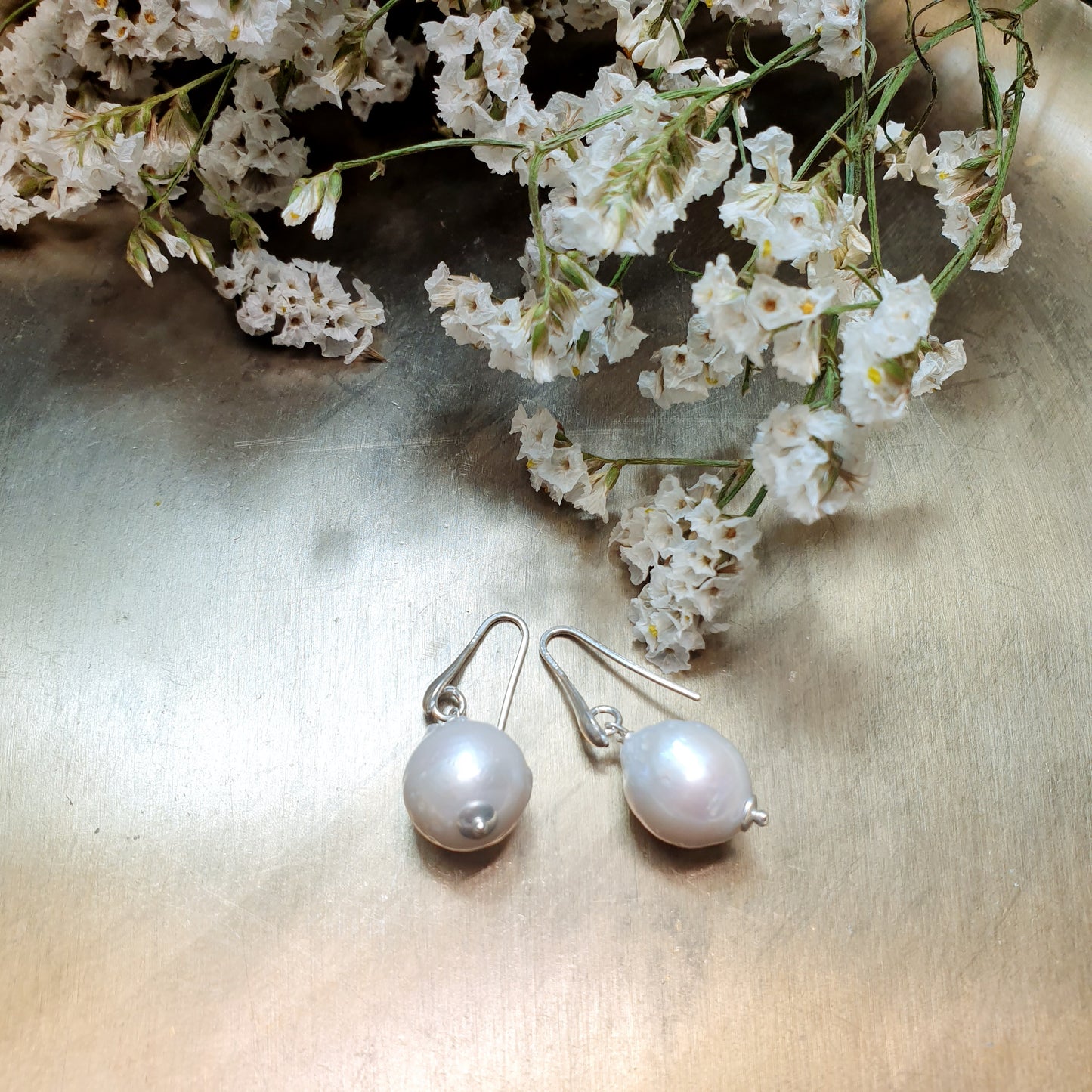Orecchini in argento con perle barocche