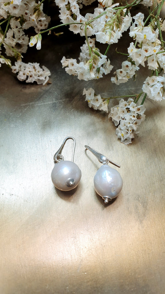 Orecchini in argento con perle barocche