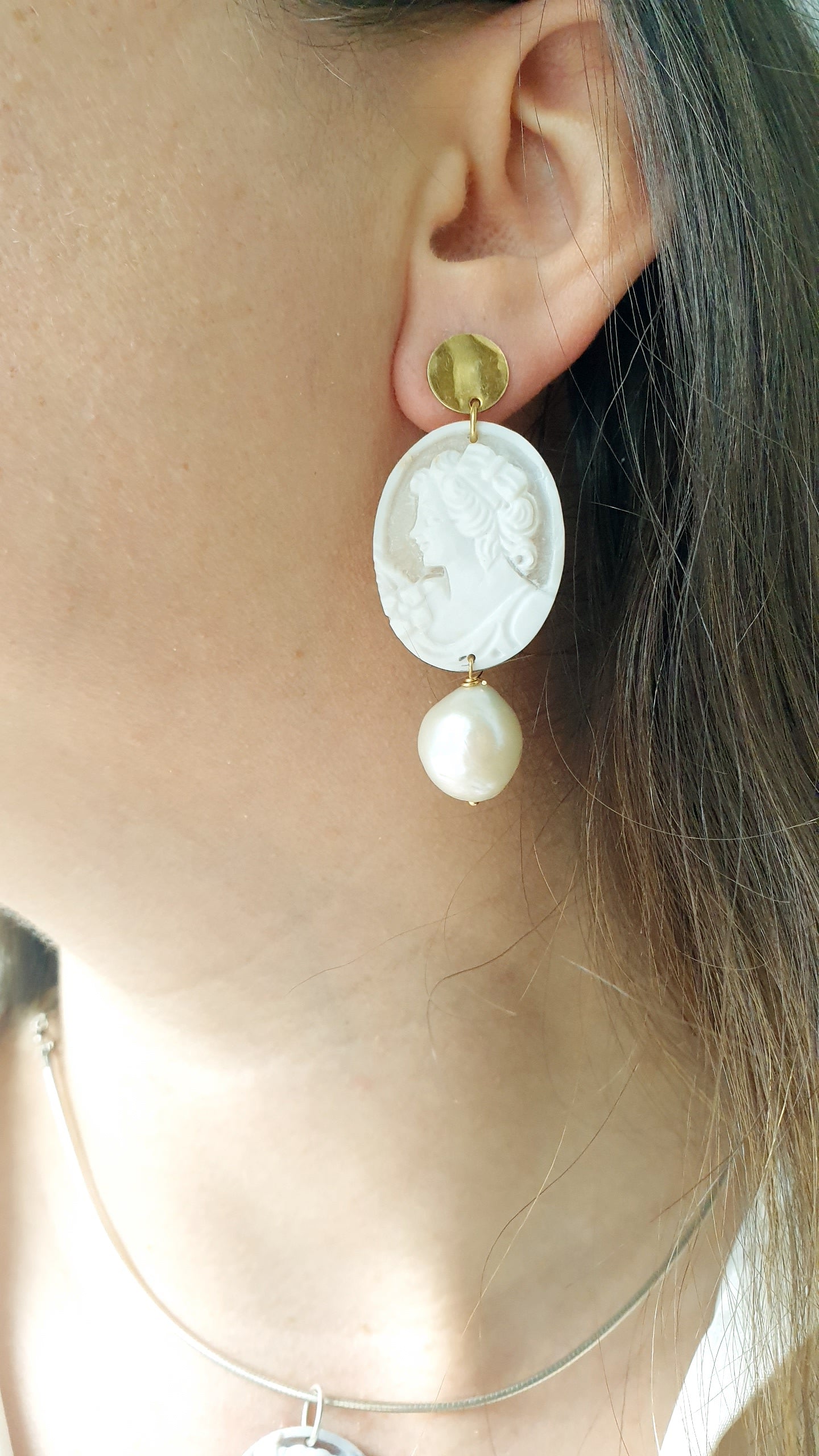 Orecchini in argento con grandi perle barocche