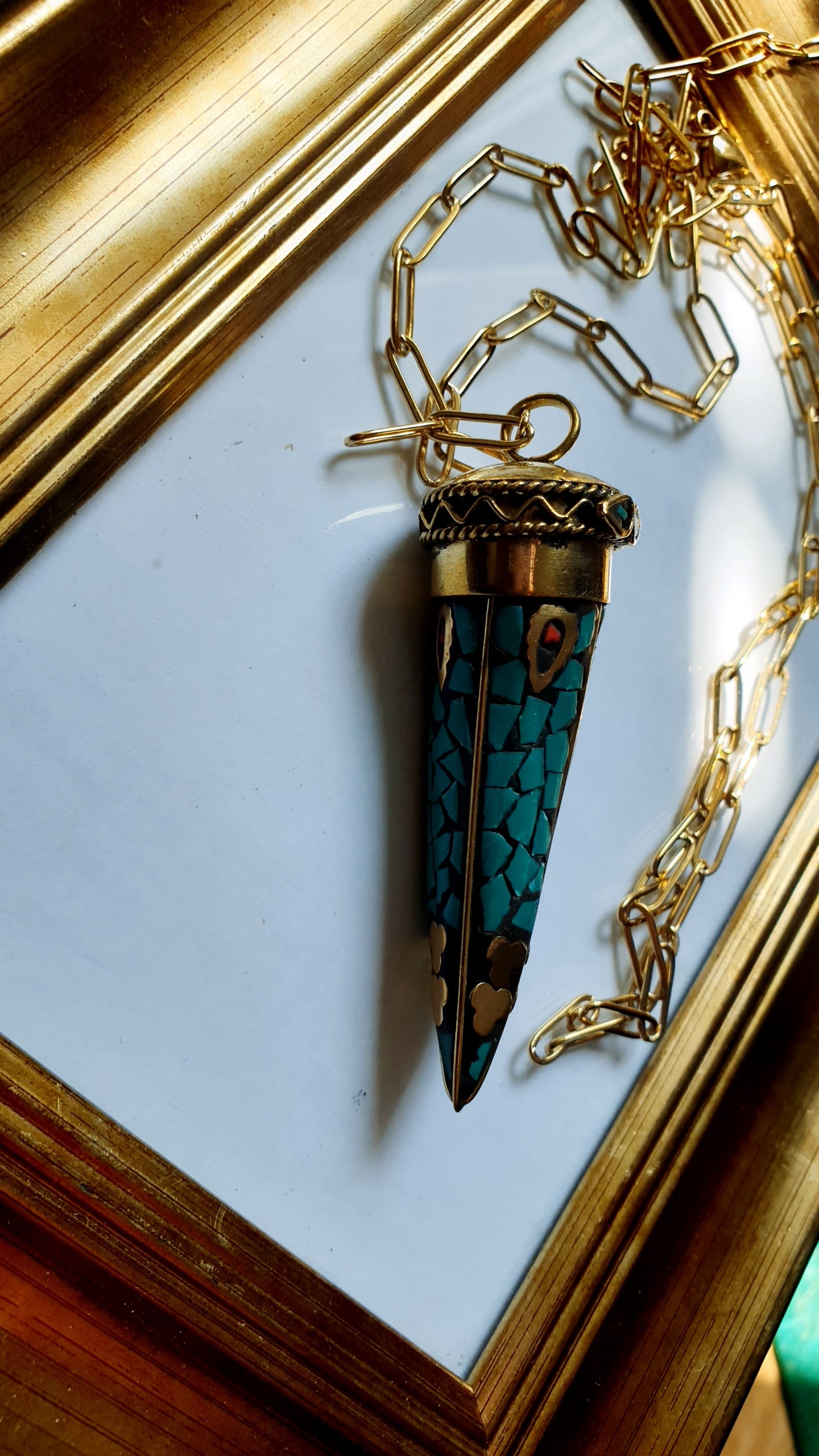Lunga collana in acciaio con corno