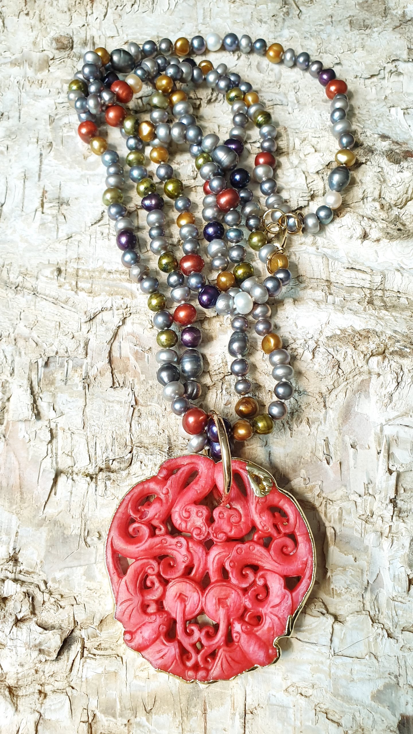 Lunga collana di perle con giada