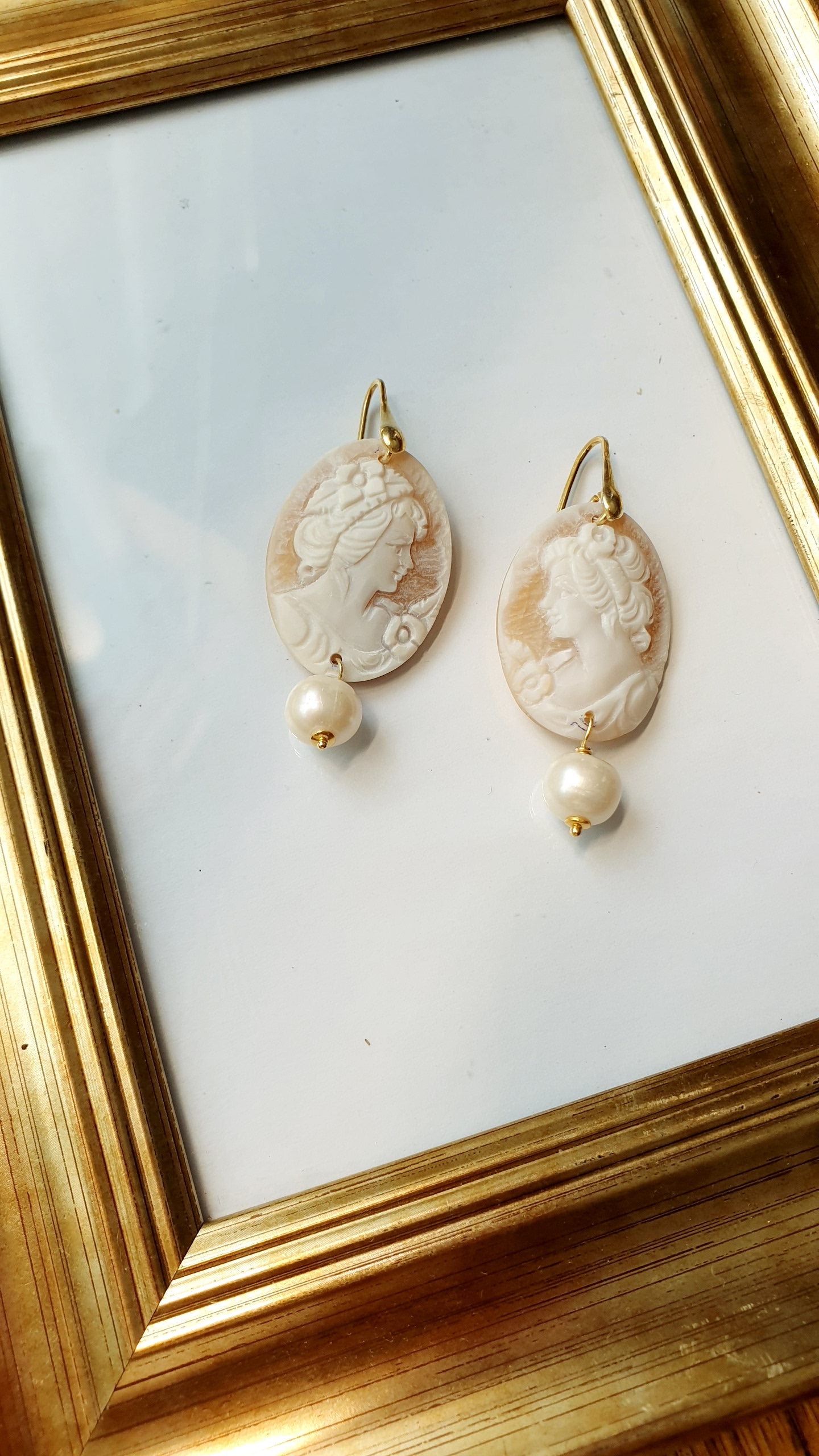 Orecchini in argento con cammei e perle