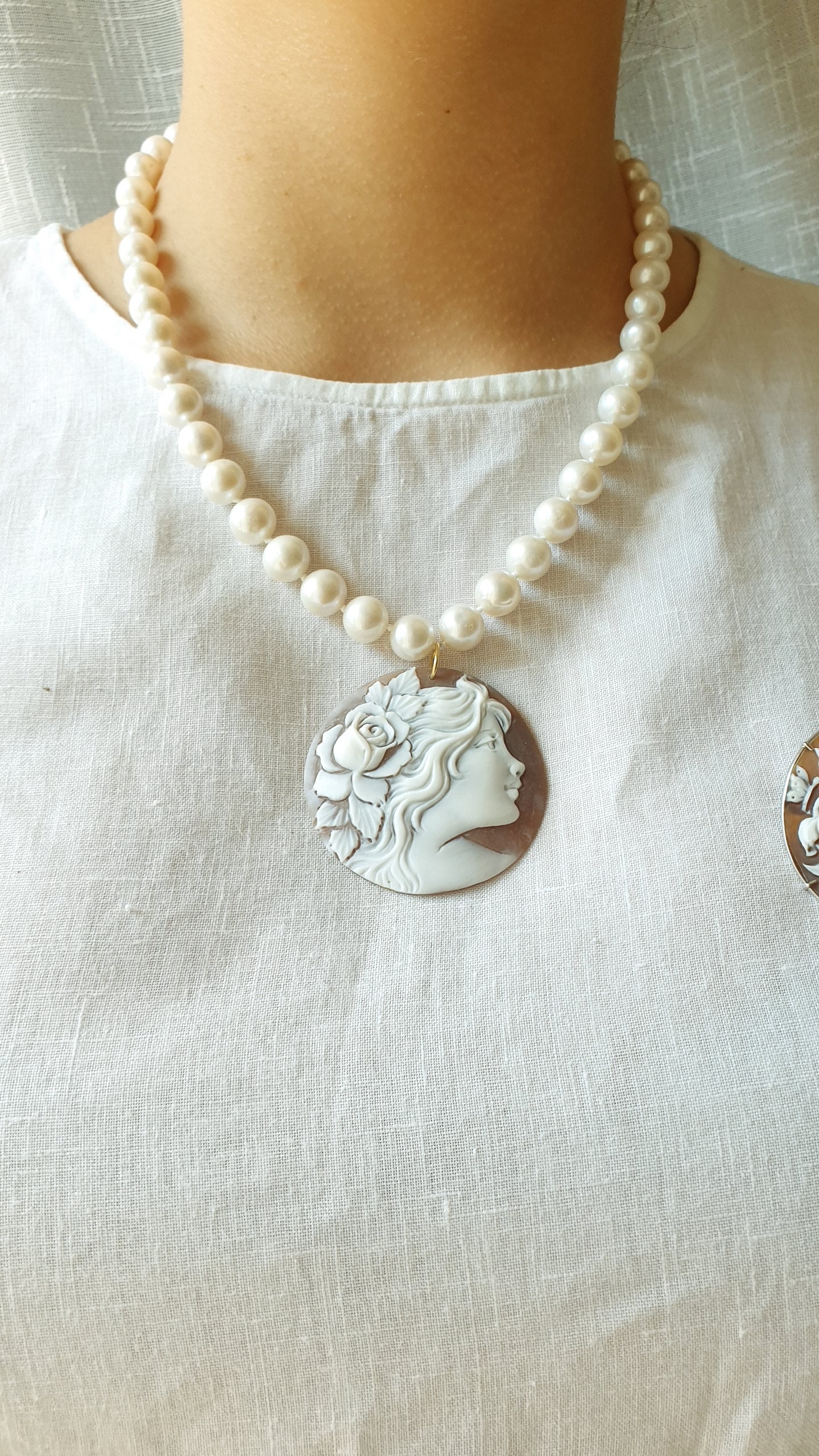 Girocollo in perle con cammeo