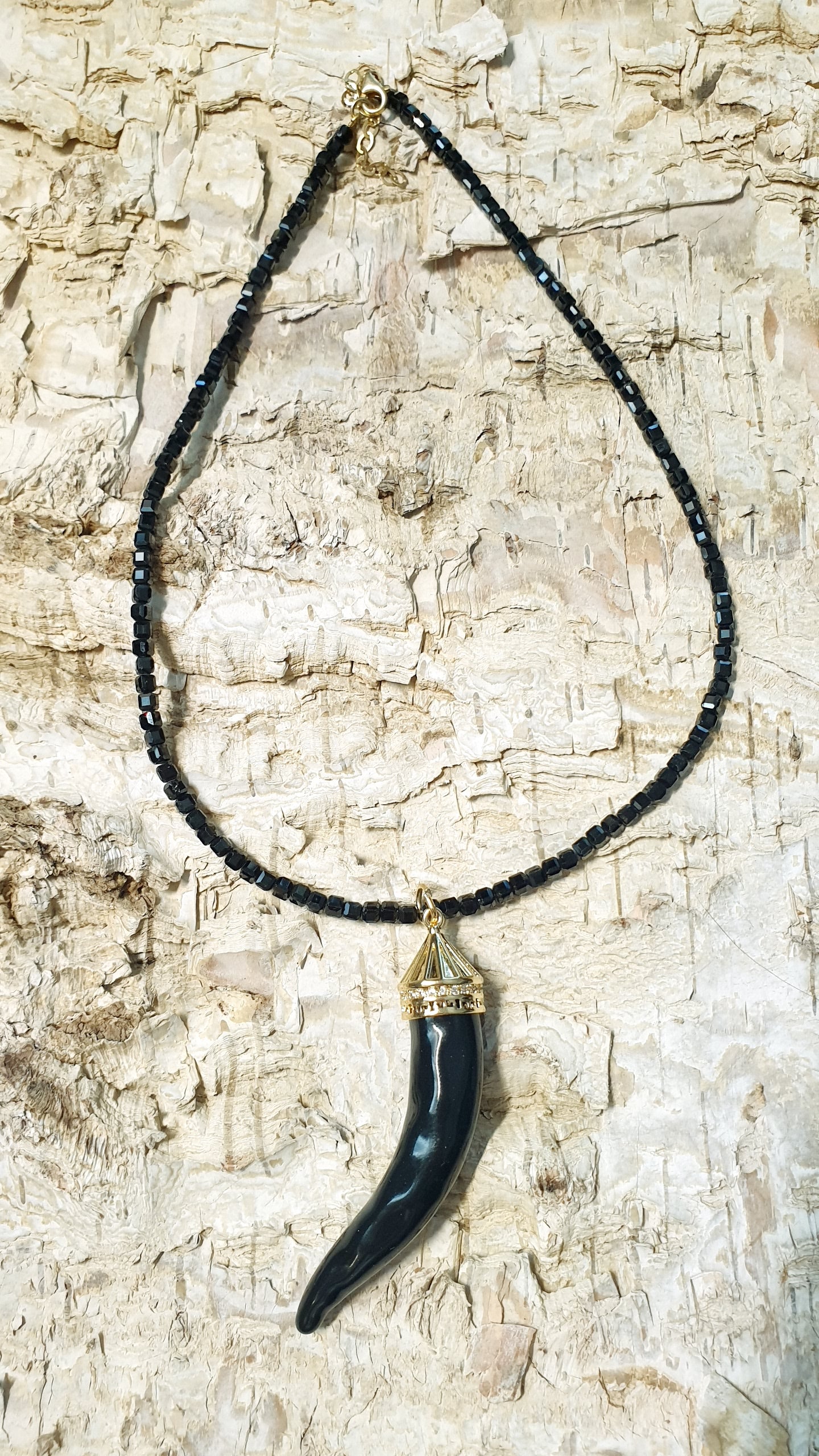 Collana onice e corno in ceramica