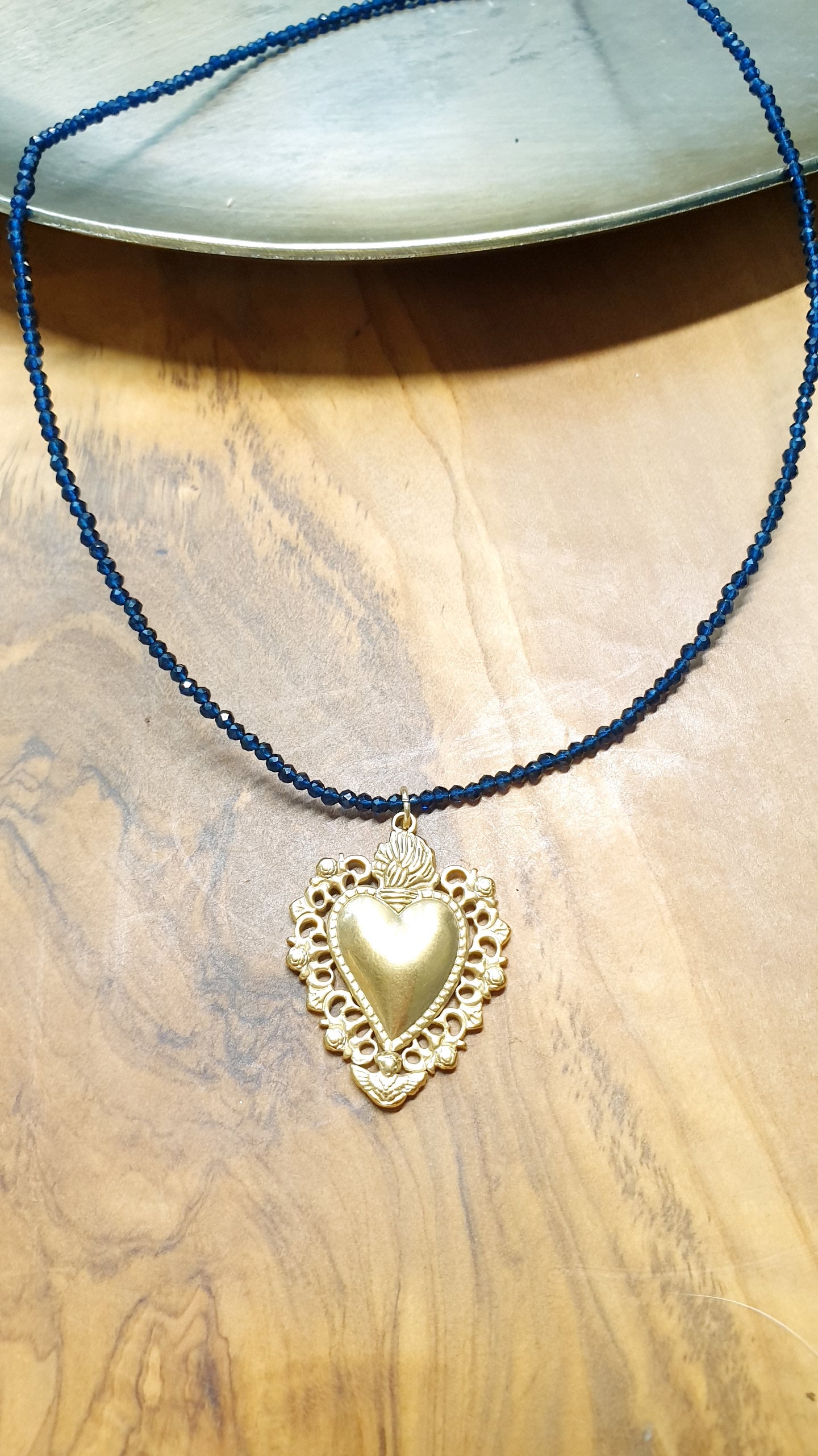 Girocollo con spinello e cuore sacro
