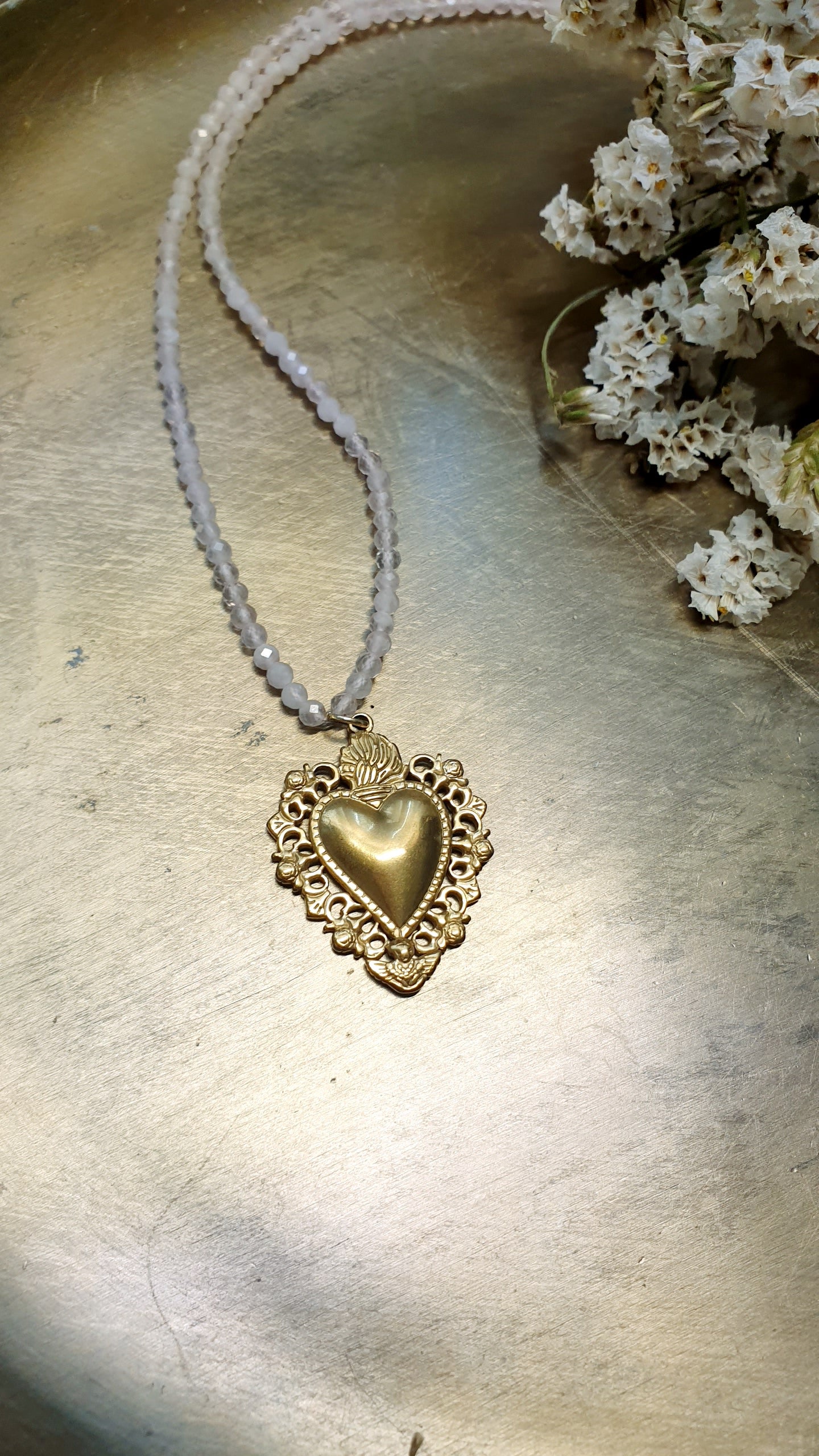 Girocollo in quarzo rosa con cuore sacro