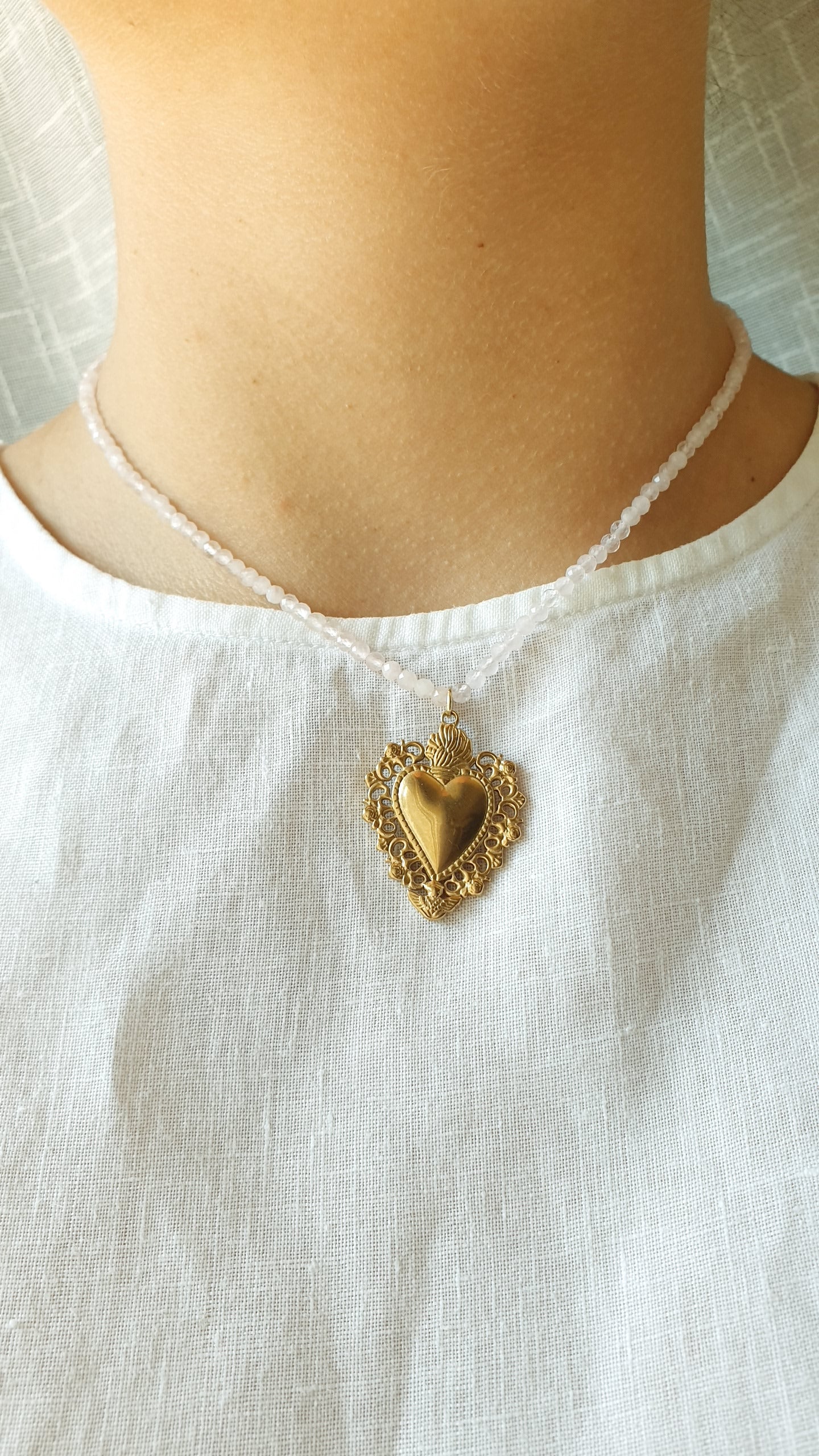 Girocollo in quarzo rosa con cuore sacro
