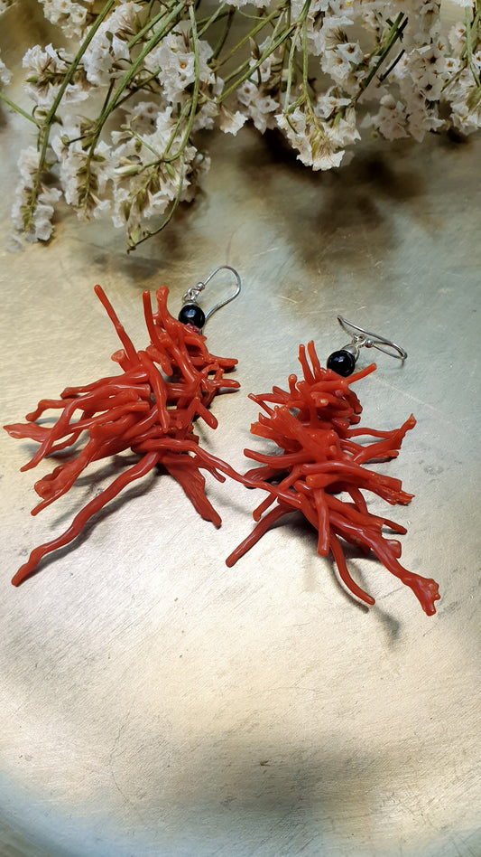 Orecchini in argento con corallo e onice
