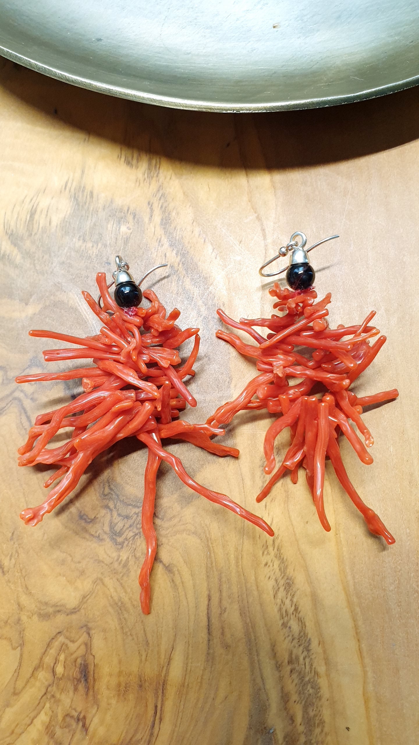 Orecchini in argento con corallo e onice