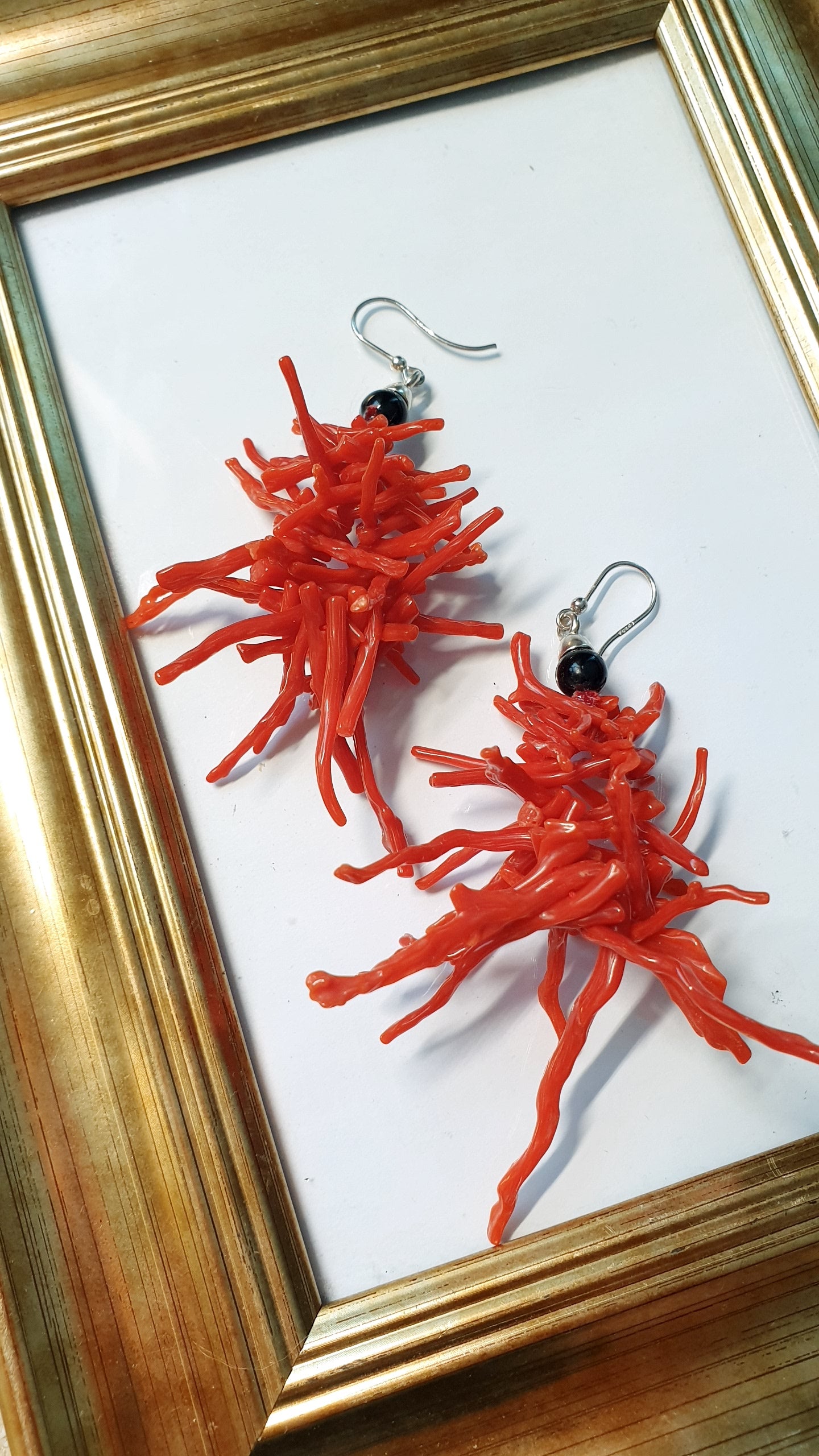 Orecchini in argento con corallo e onice