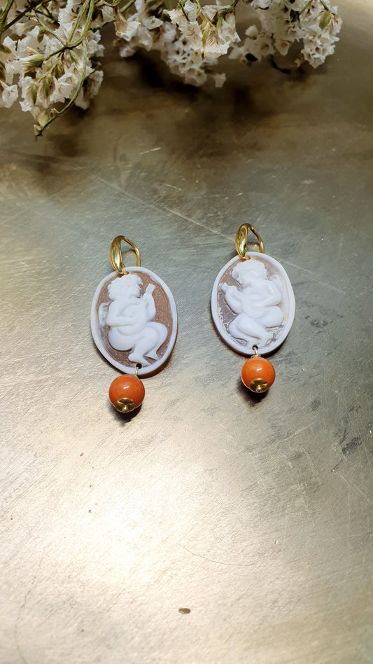 Orecchini in argento con cammei angeli e corallo