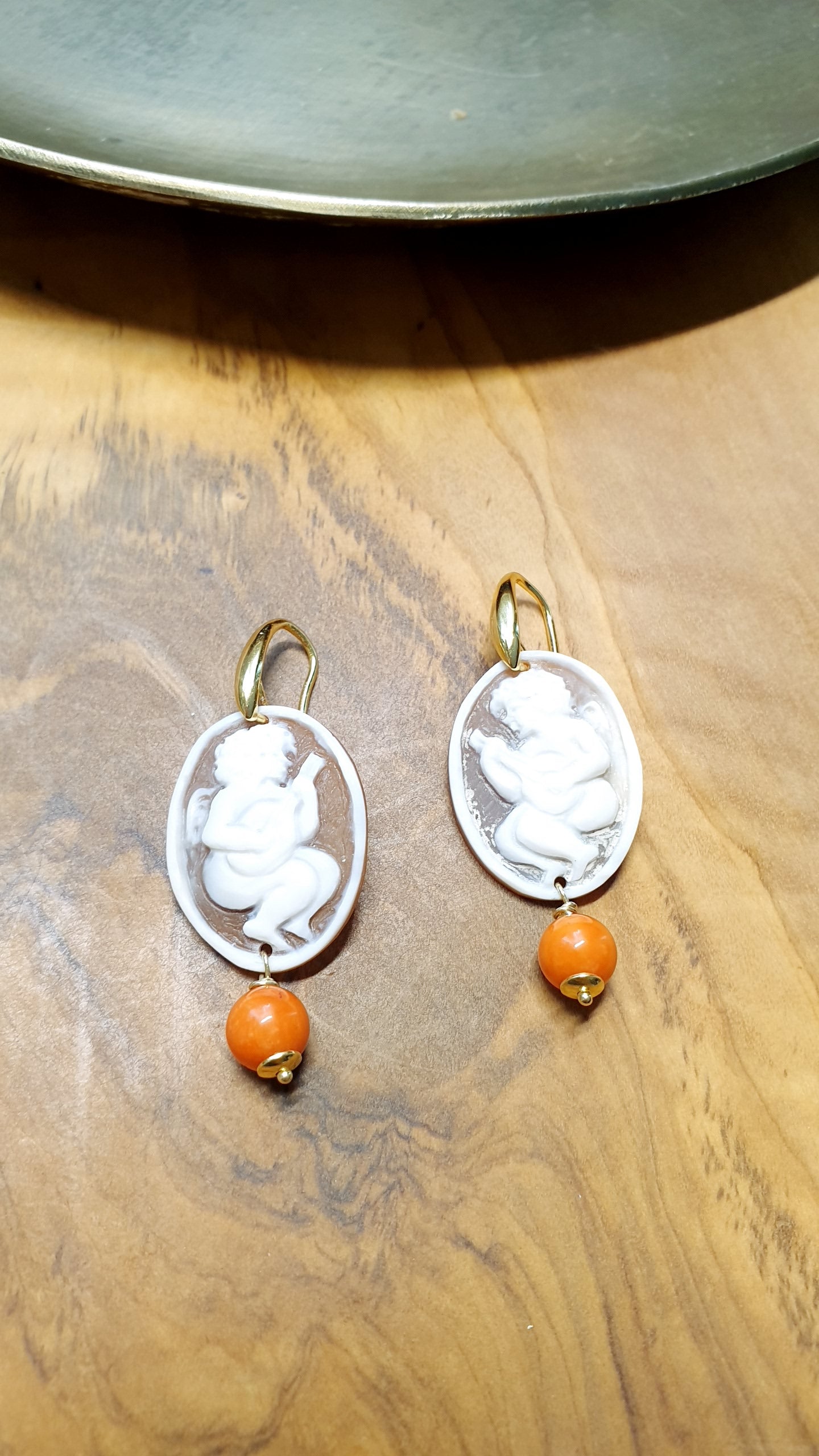Orecchini in argento con cammei angeli e corallo