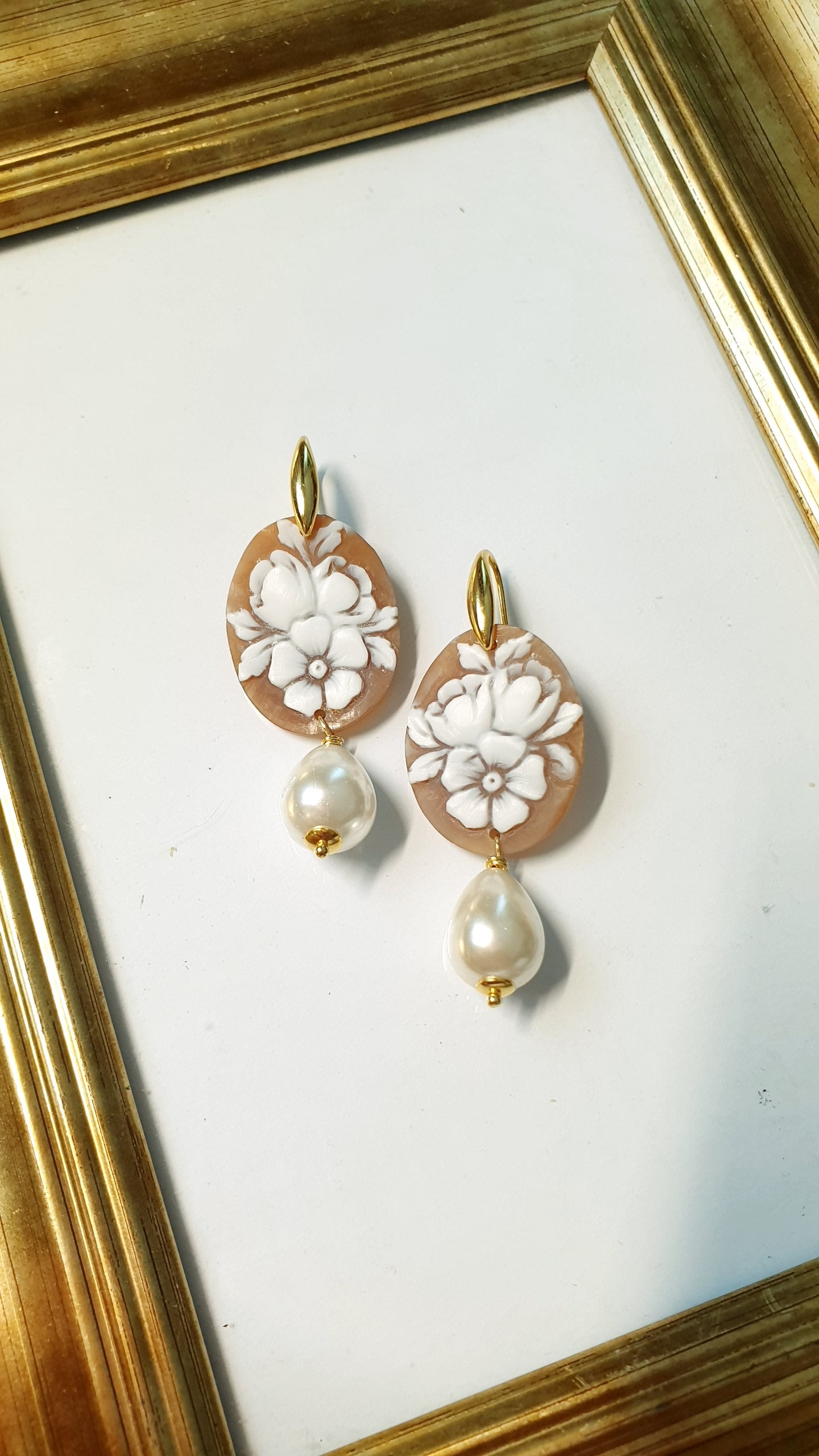Orecchini in argento con cammei e perle di Maiorca
