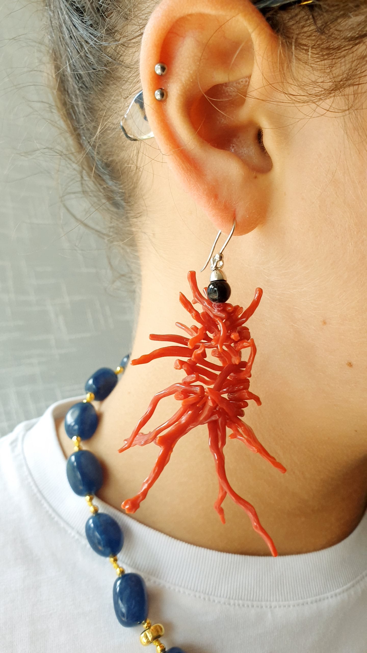 Orecchini in argento con corallo e onice