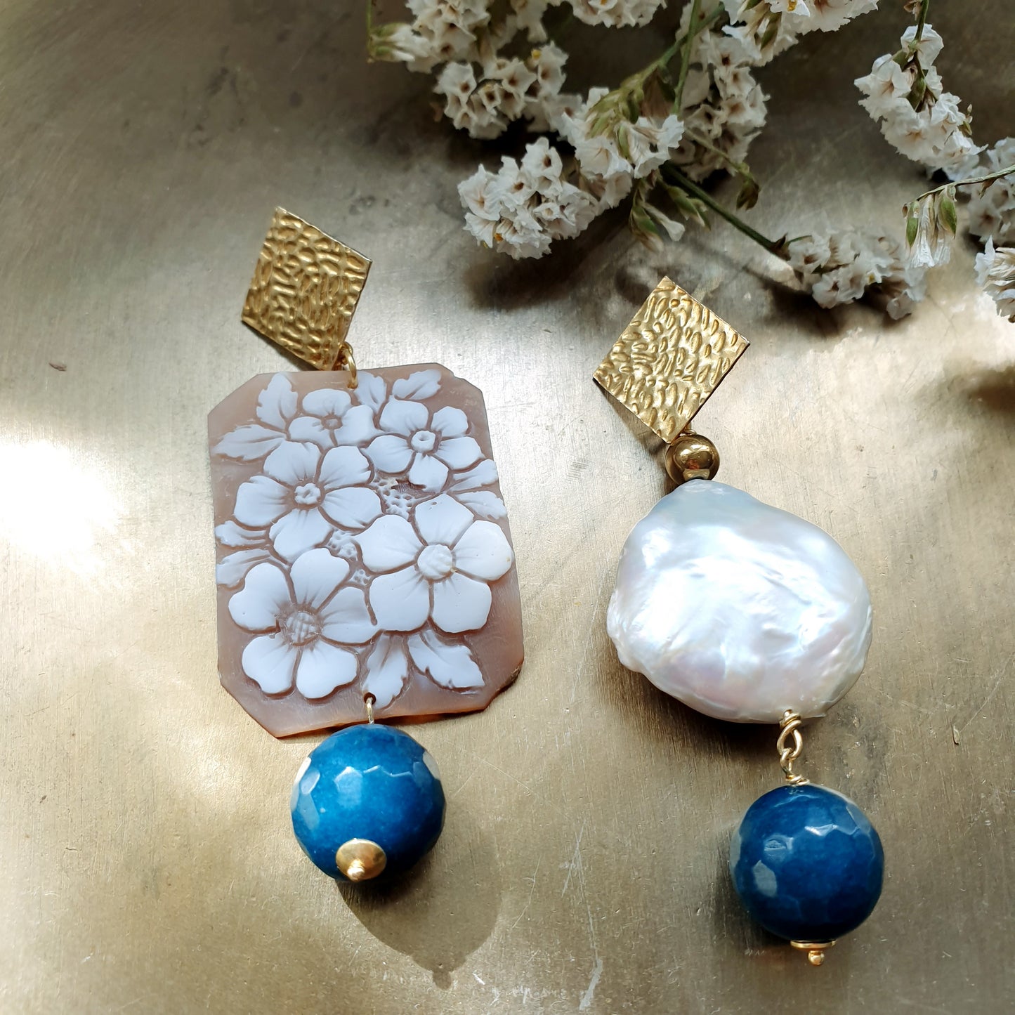 Orecchini asimmetrici  in argento con cammeo, perla, giada