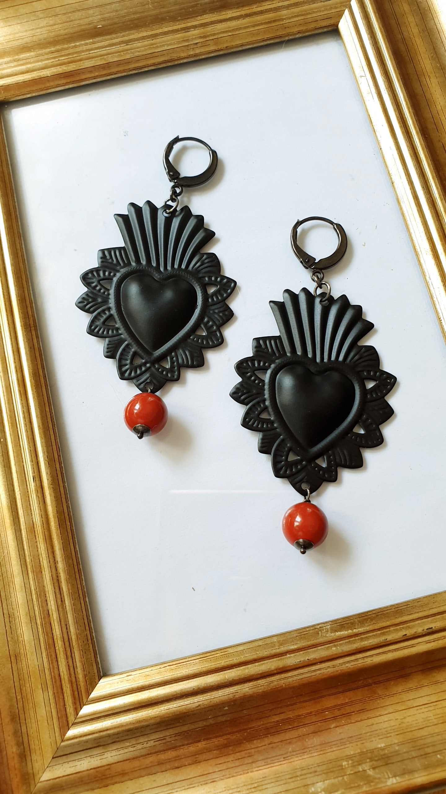 Orecchini cuore sacro e corallo