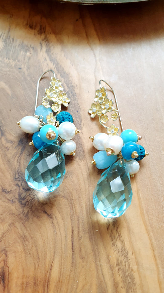 Orecchini in argento con ossidiana, perle, angelite, apatite.