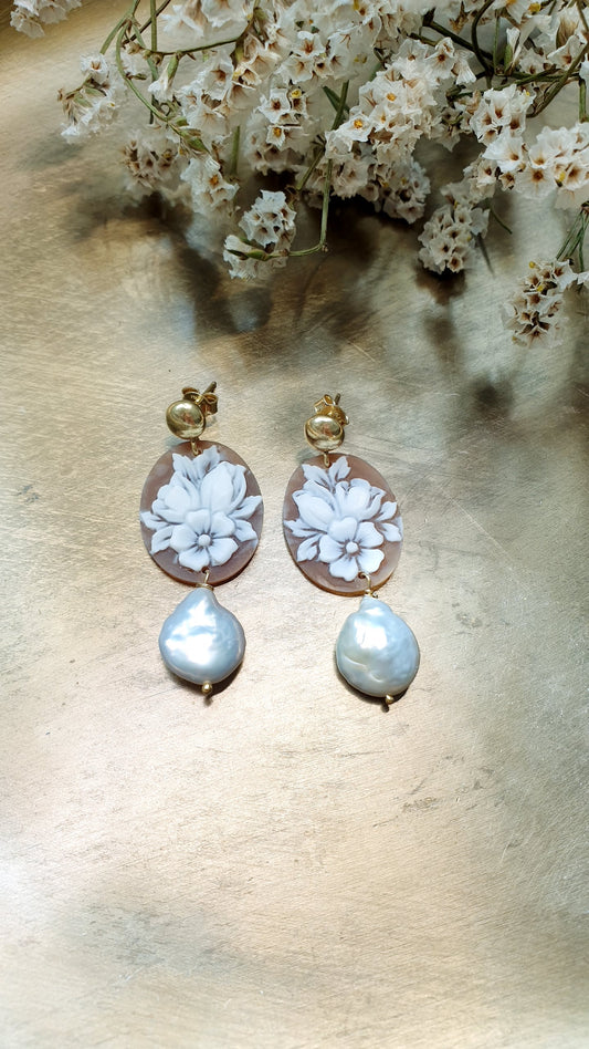 Orecchini in argento con cammei e perle
