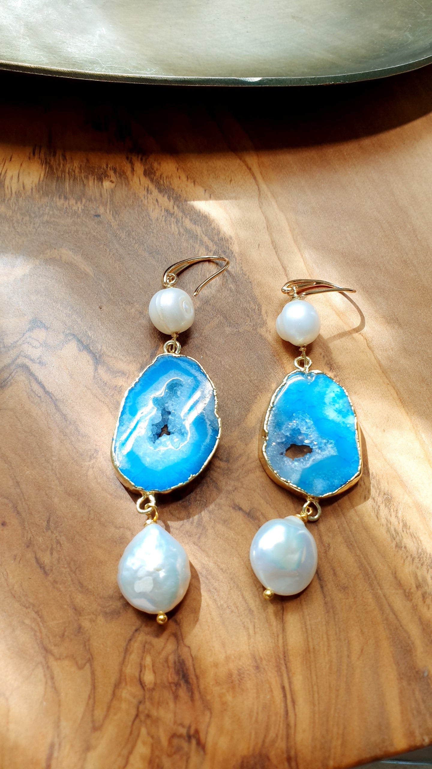 Orecchini in ottone con druse e perle